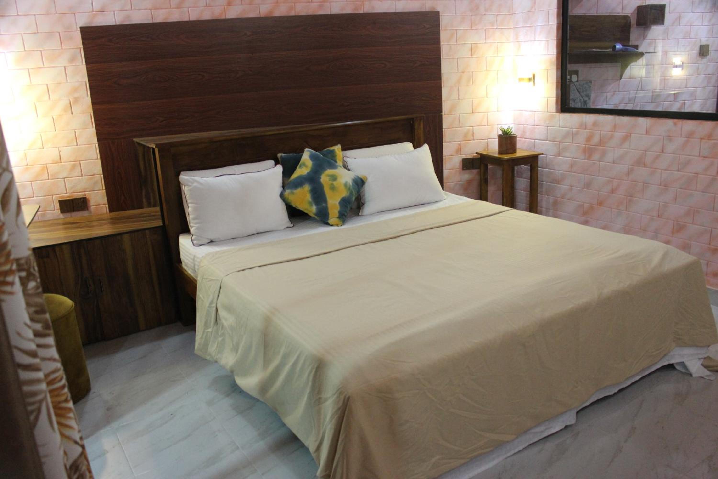 Deluxe Double Room with Balcony photo 2