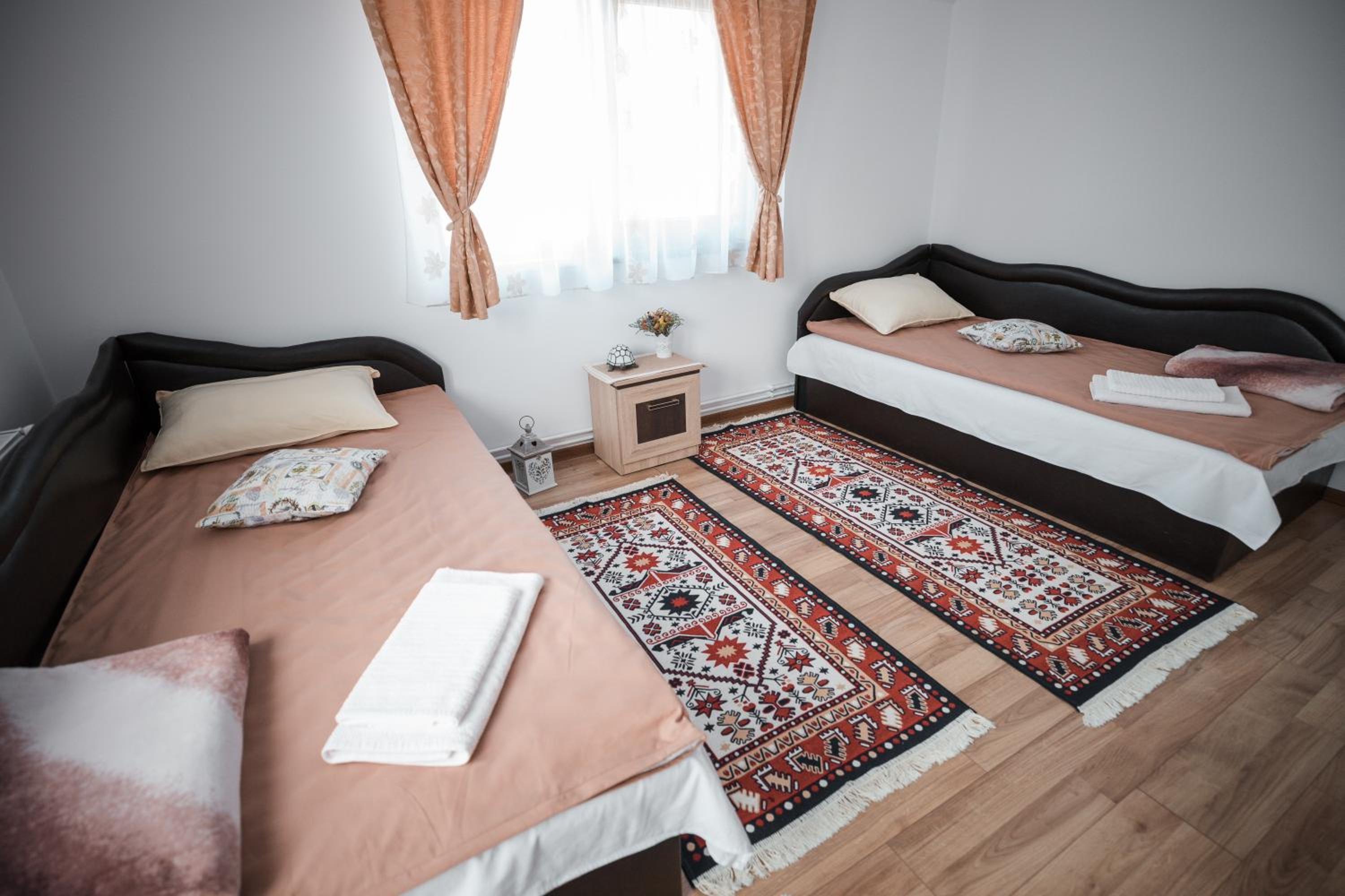 Double Room with Shared Bathroom photo 2