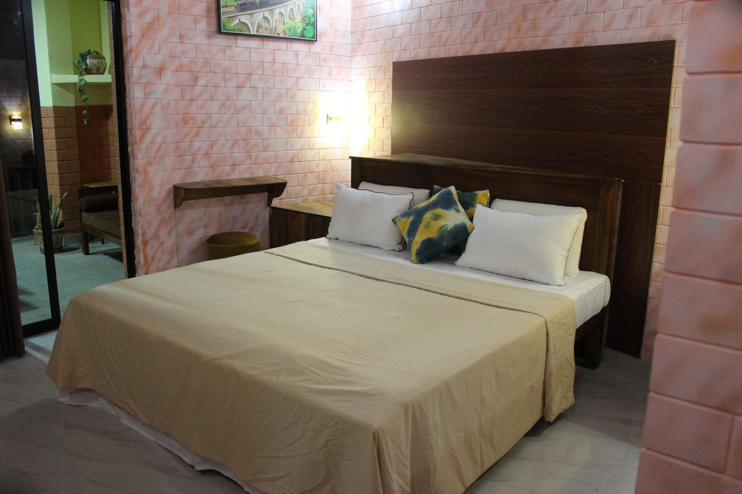 Deluxe Double Room with Balcony photo 3