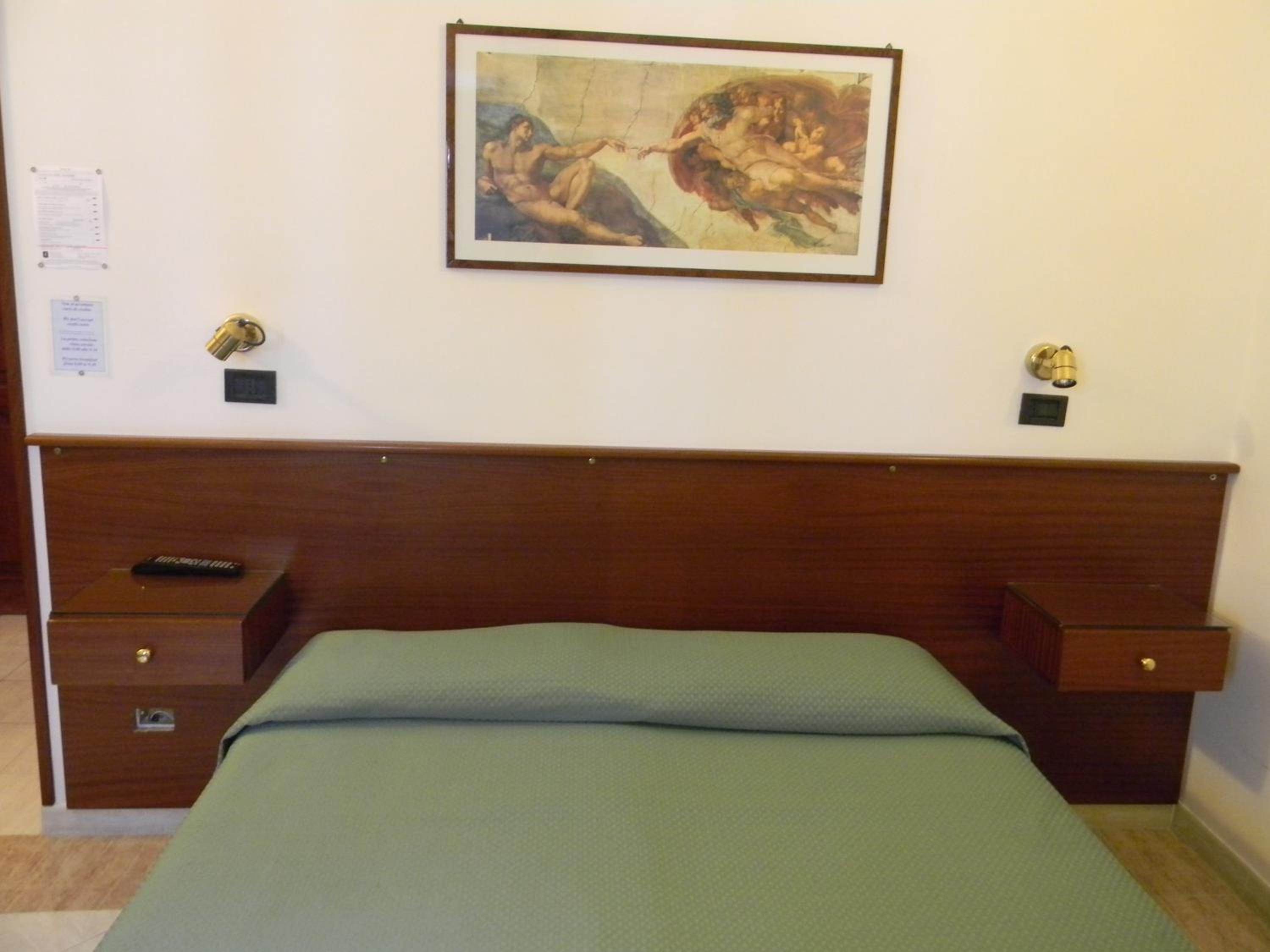 Standard Double or Twin Room photo 3