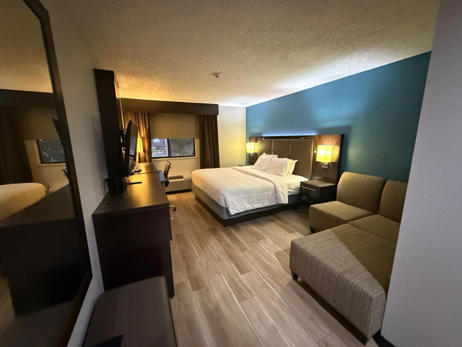 Queen Room - Accessible/Nonsmoking - Photo 2