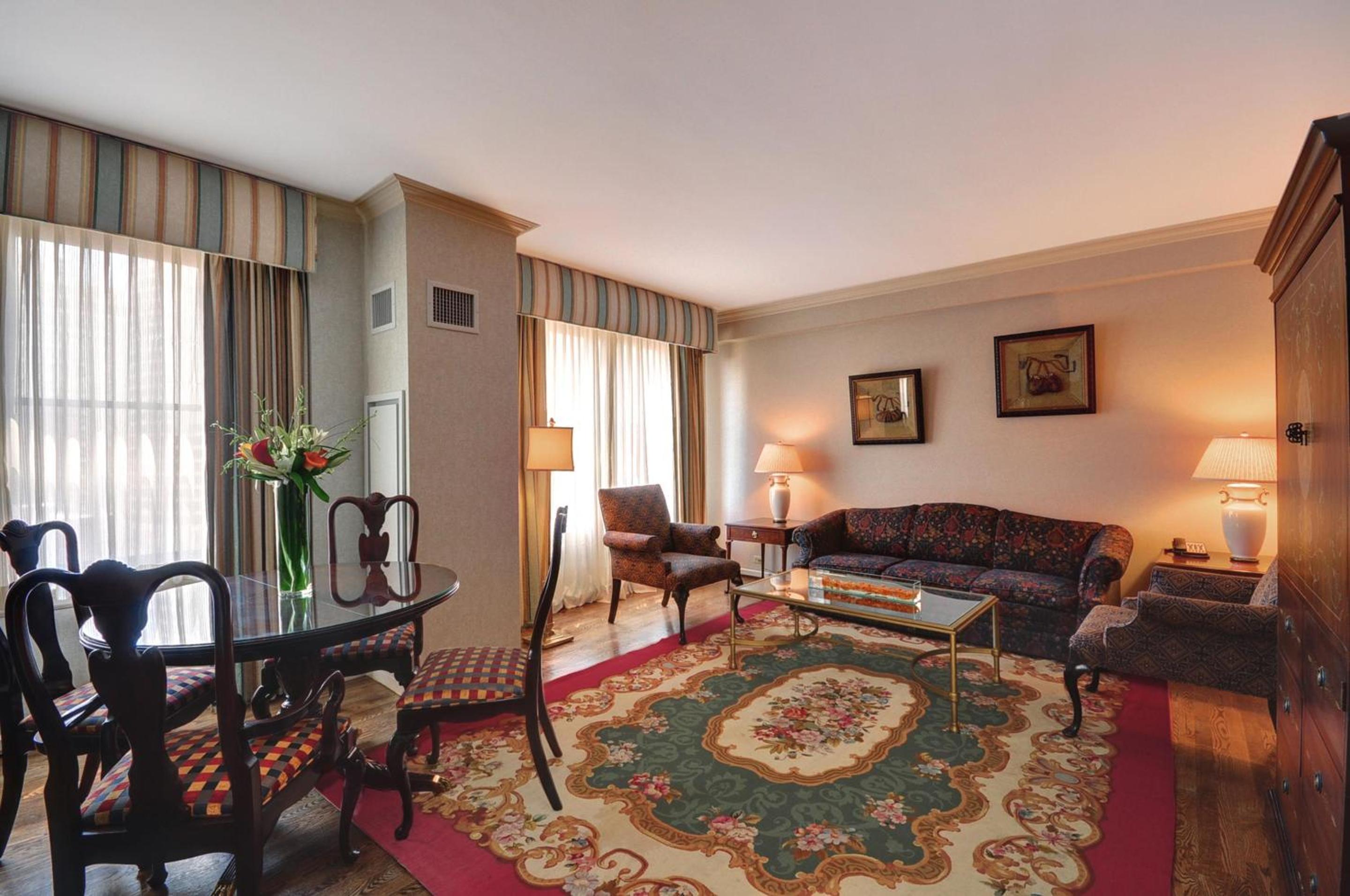 King Suite with Separate Bedroom - Non-Smoking