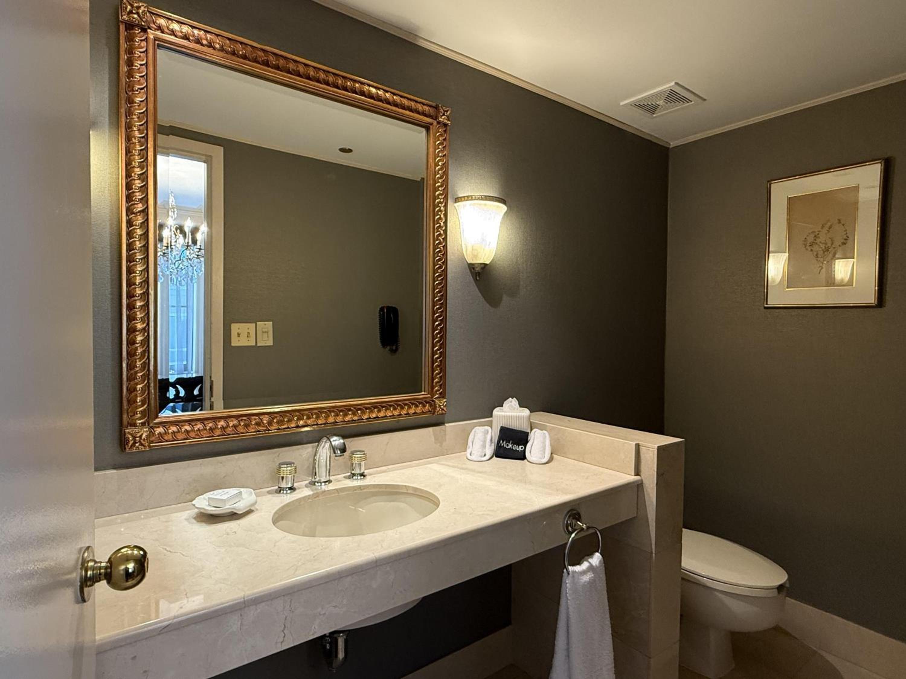 Presidential King Suite - Non-Smoking