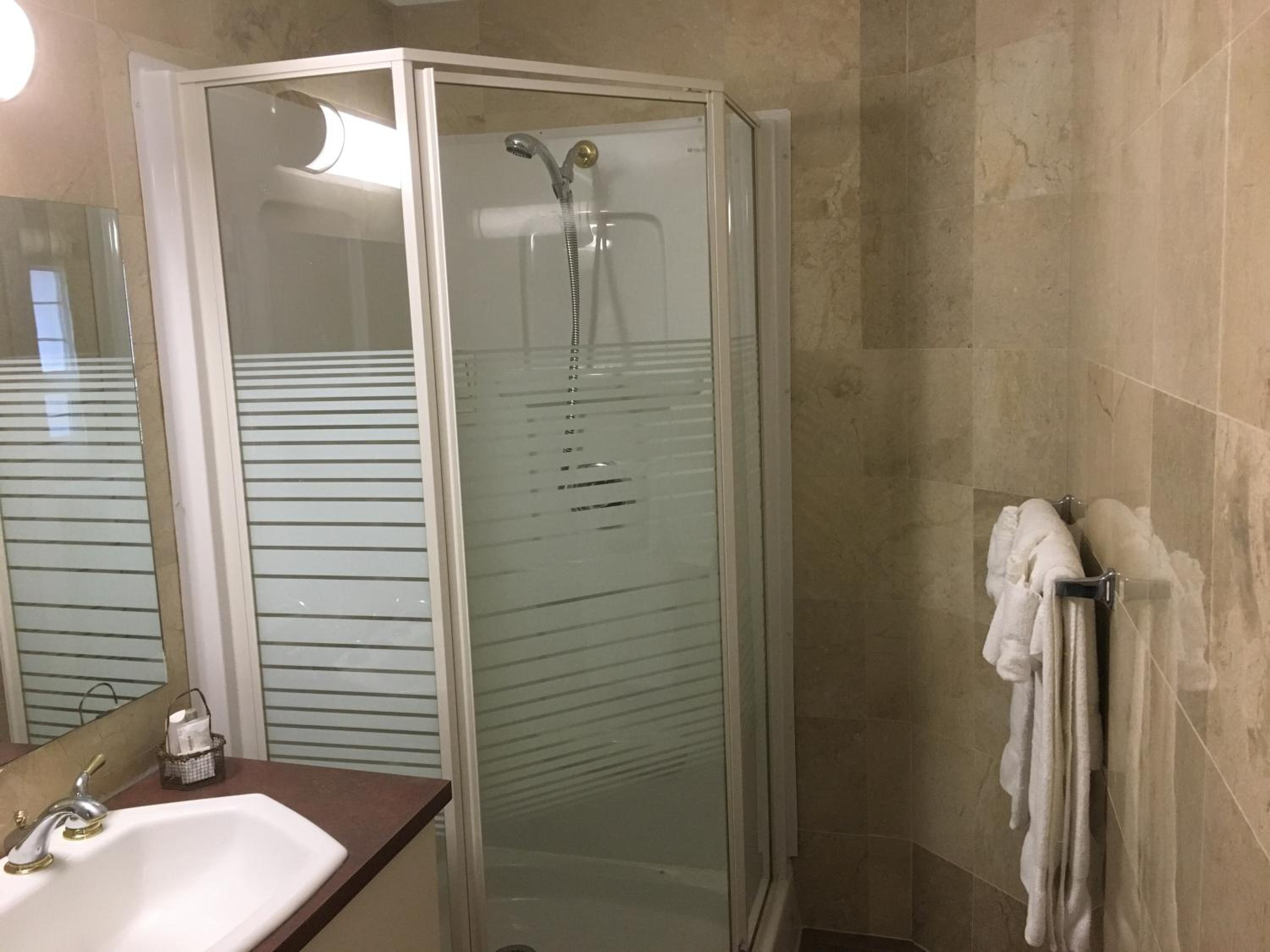 Deluxe Suite with Two Queen Beds - Photo 8