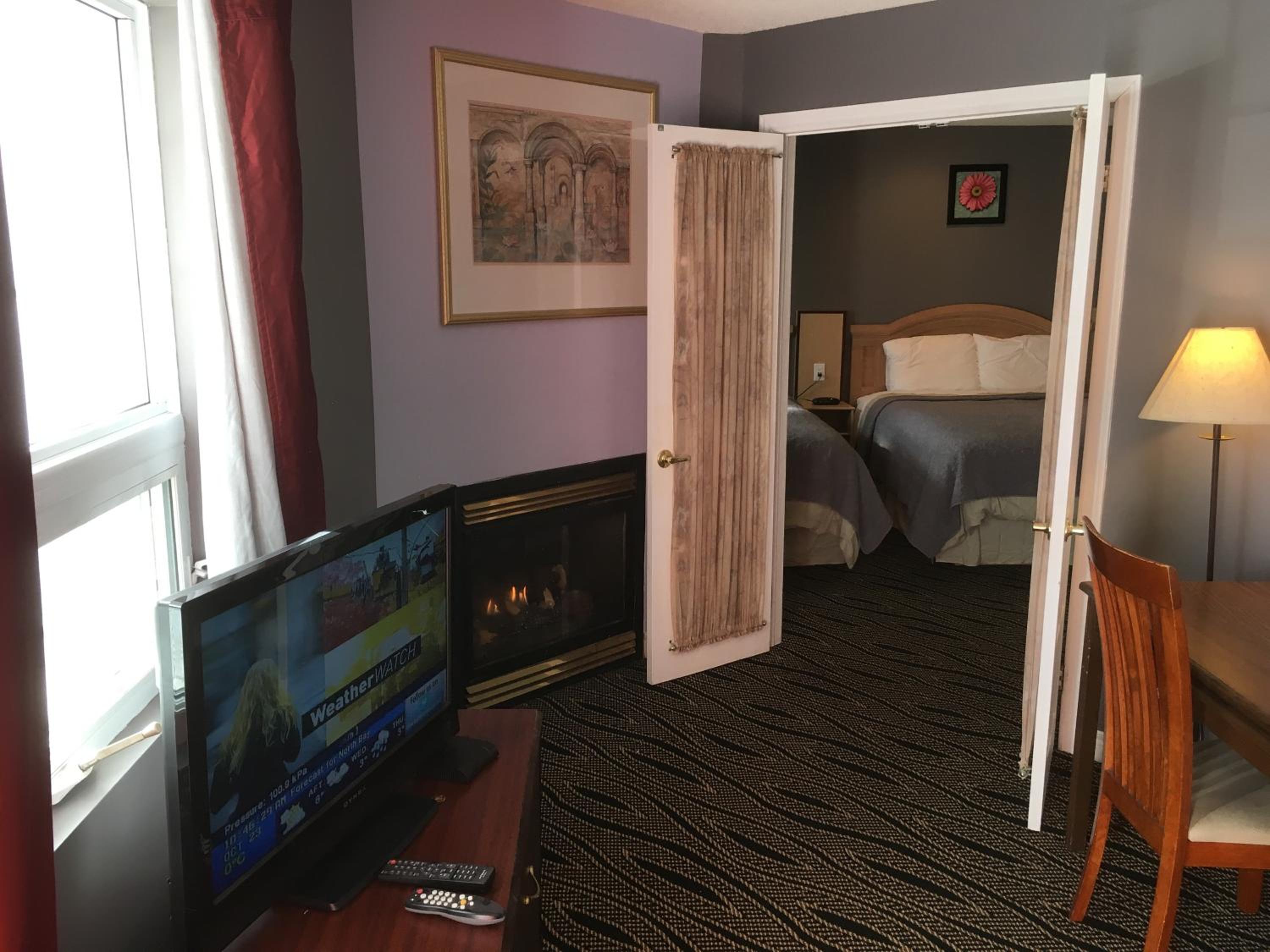 Deluxe Suite with Two Queen Beds - Photo 3