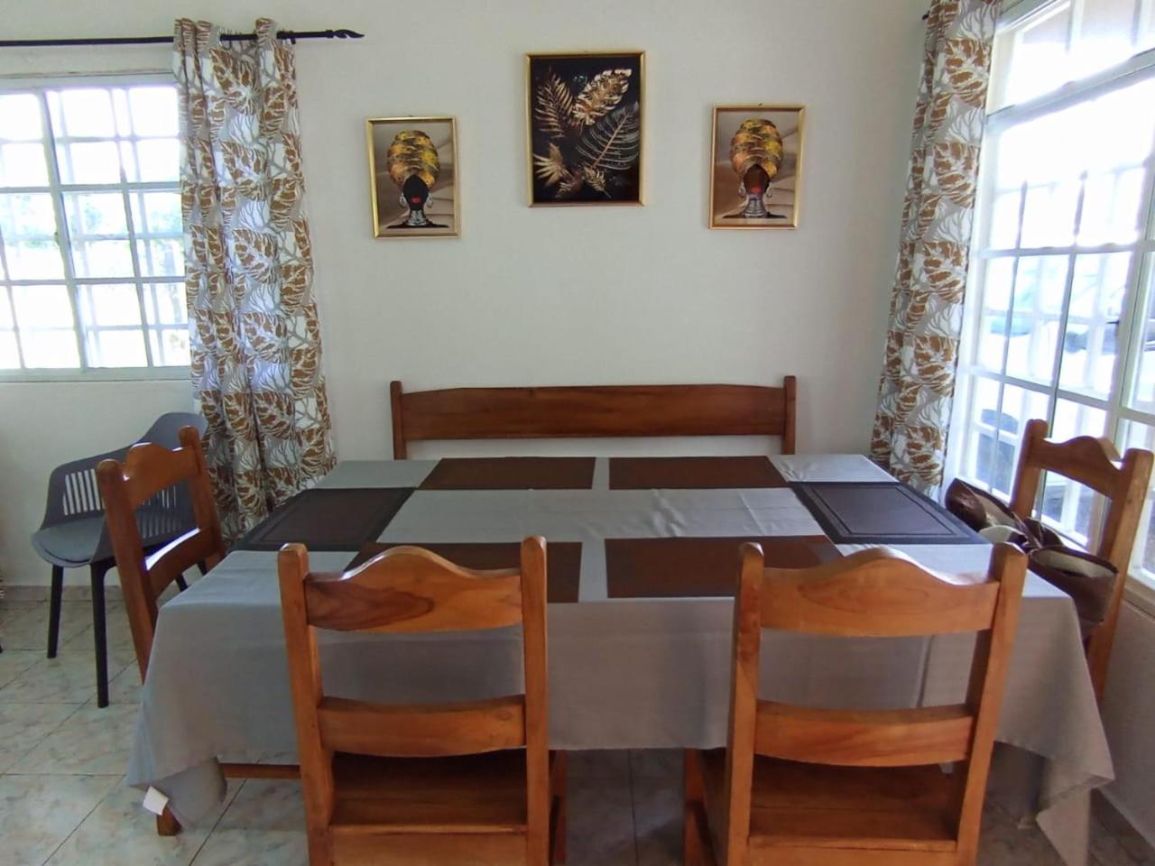 Three-Bedroom Vacation Home  photo 1