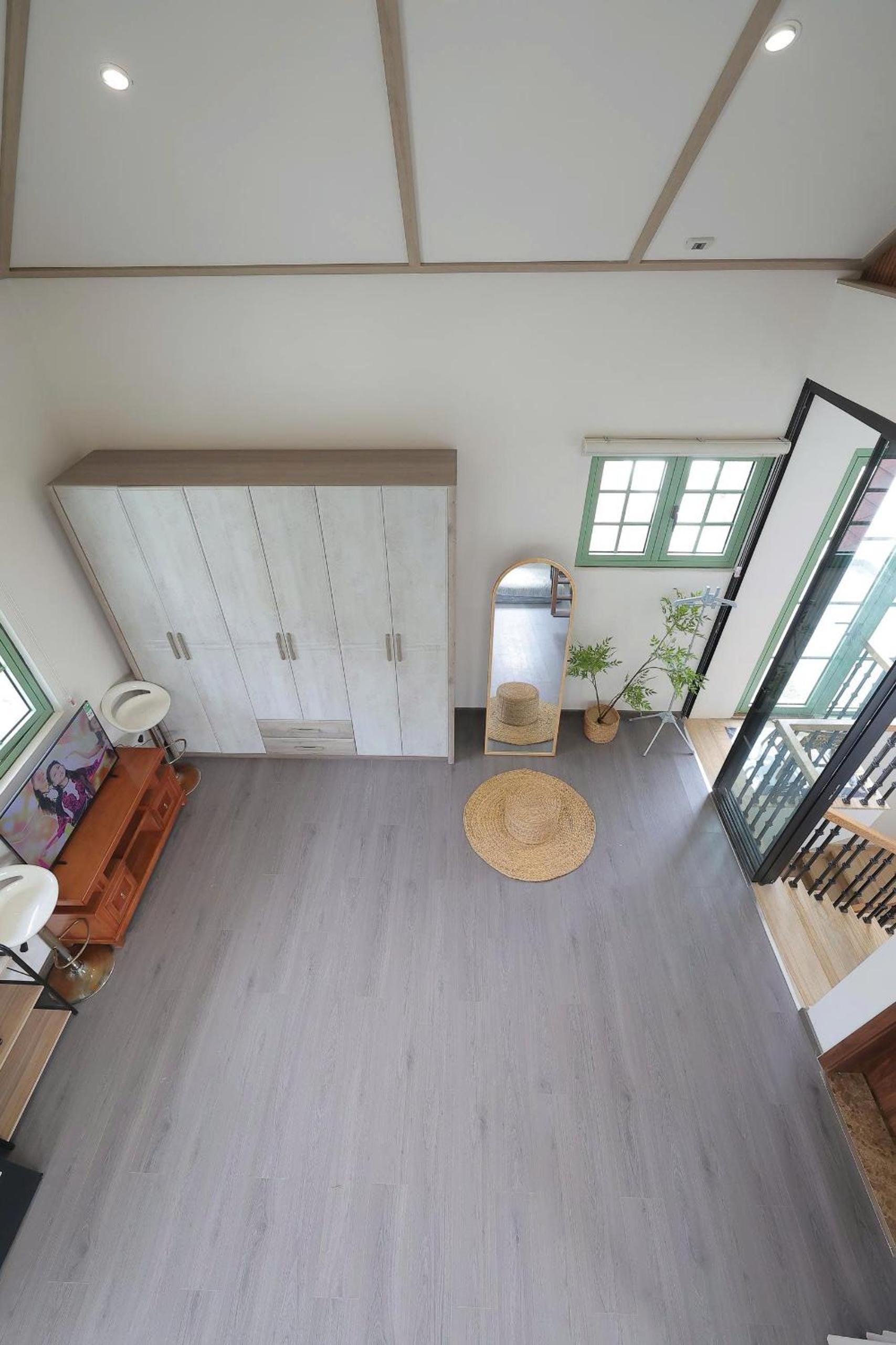 Family Room with Balcony photo 2