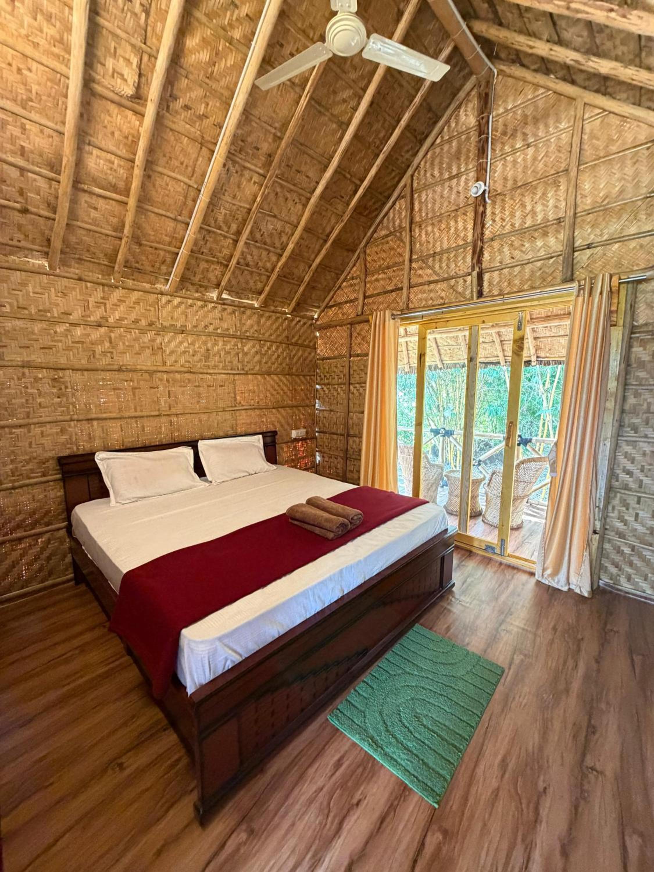 Deluxe Double Room with Balcony photo 1