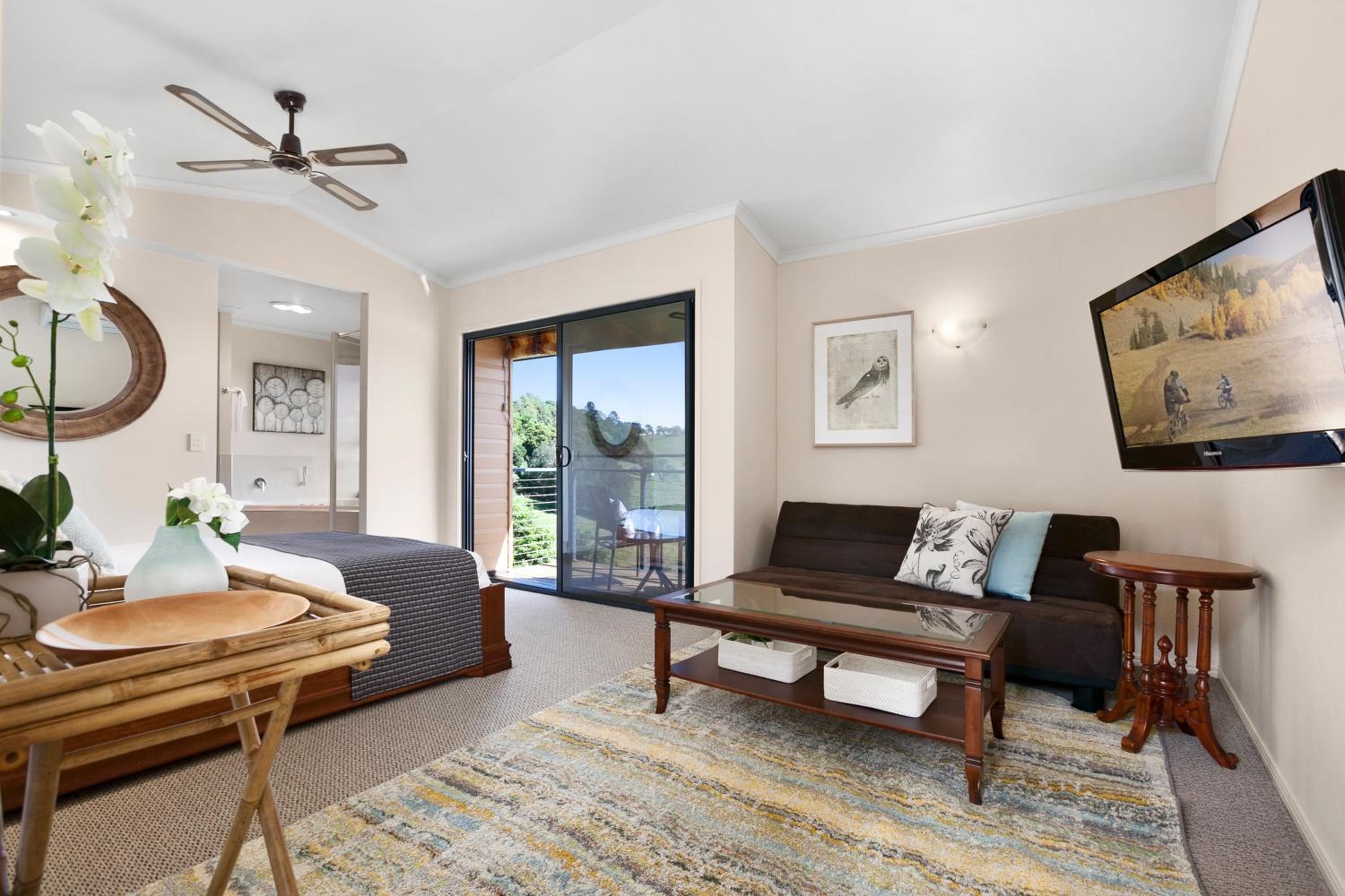 Deluxe cabin with spa bath and hinterland views