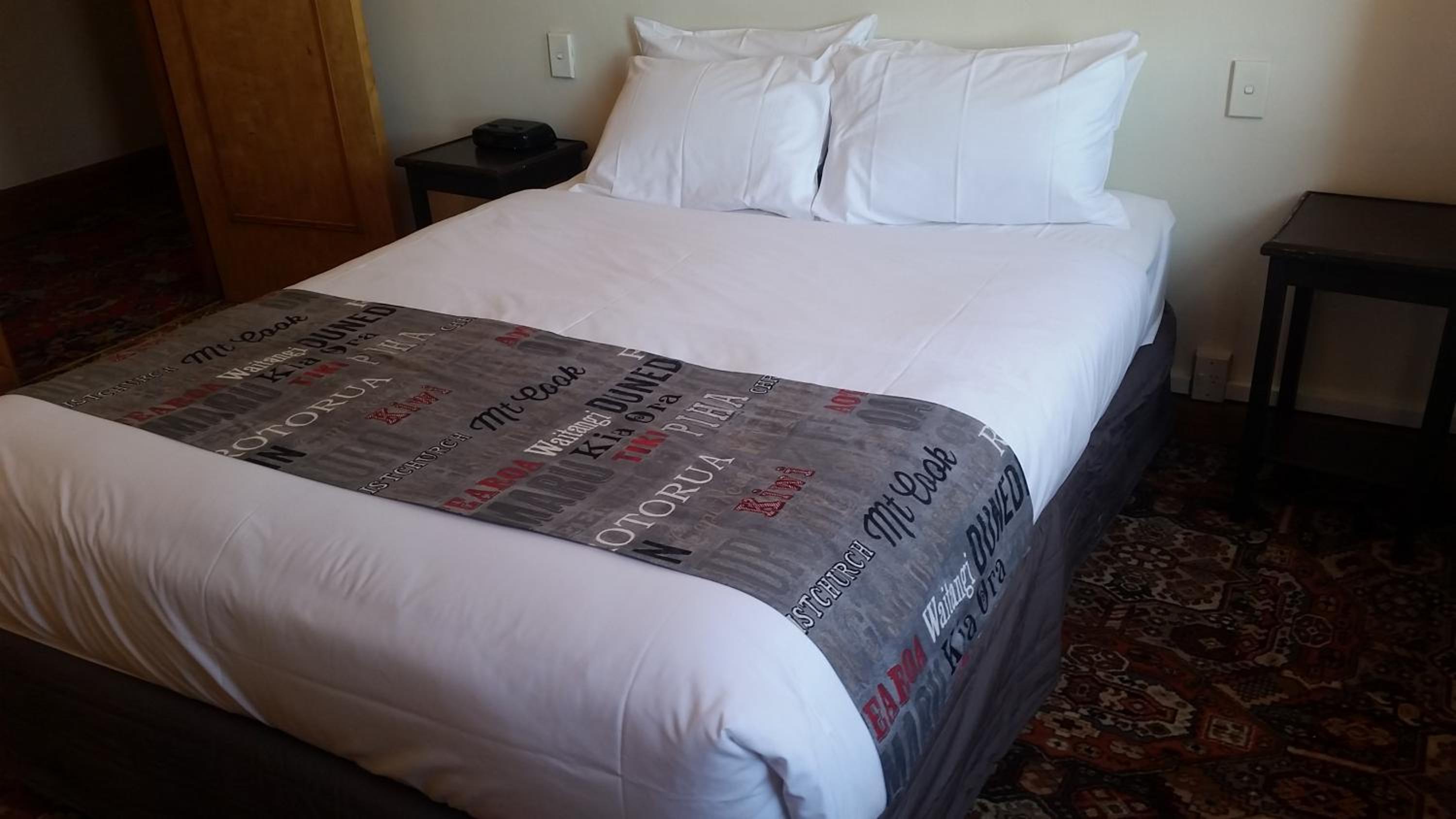 Queen Room photo 1