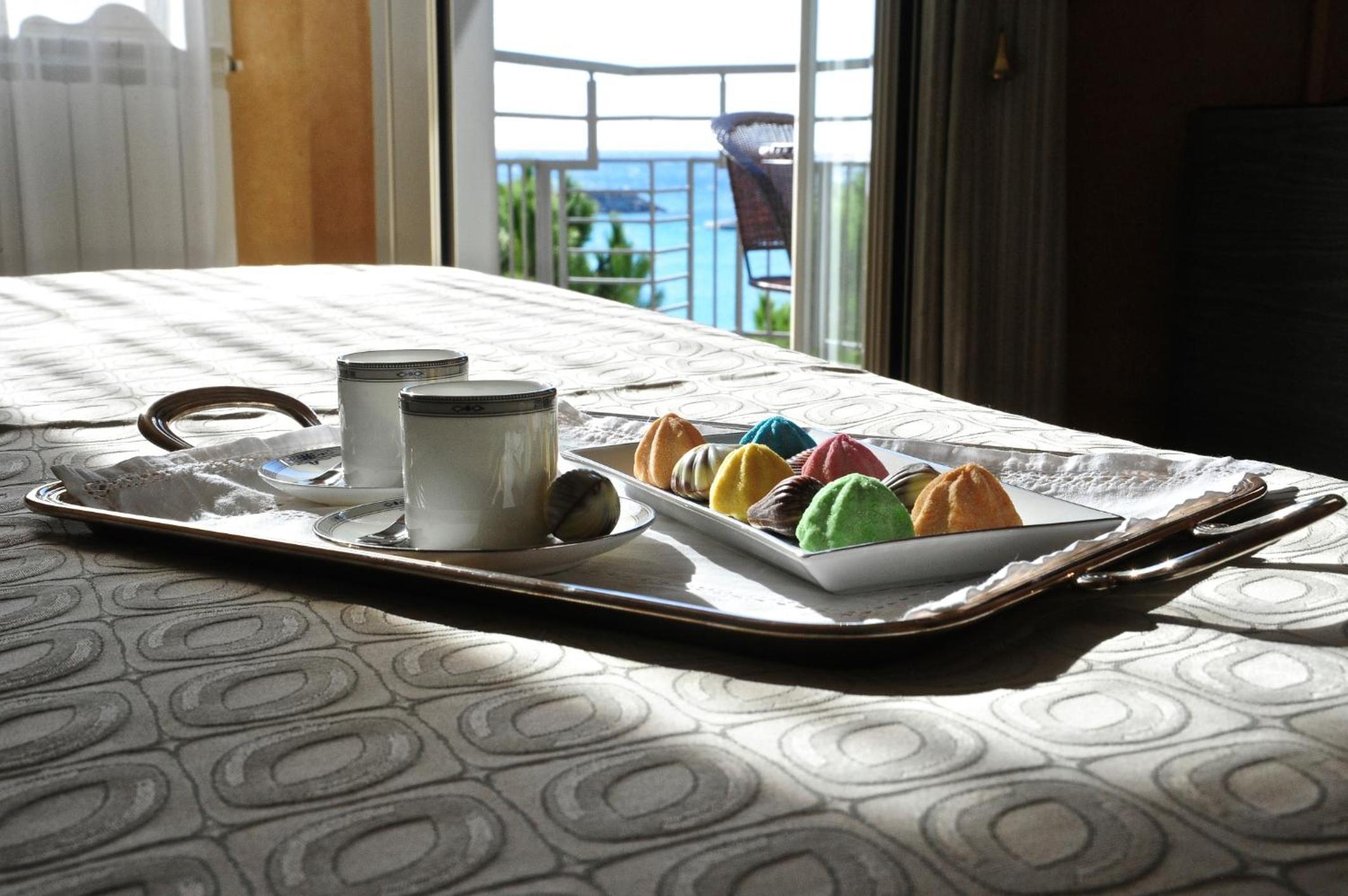 Standard Double Room with Balcony and Partial Sea View - Photo 6