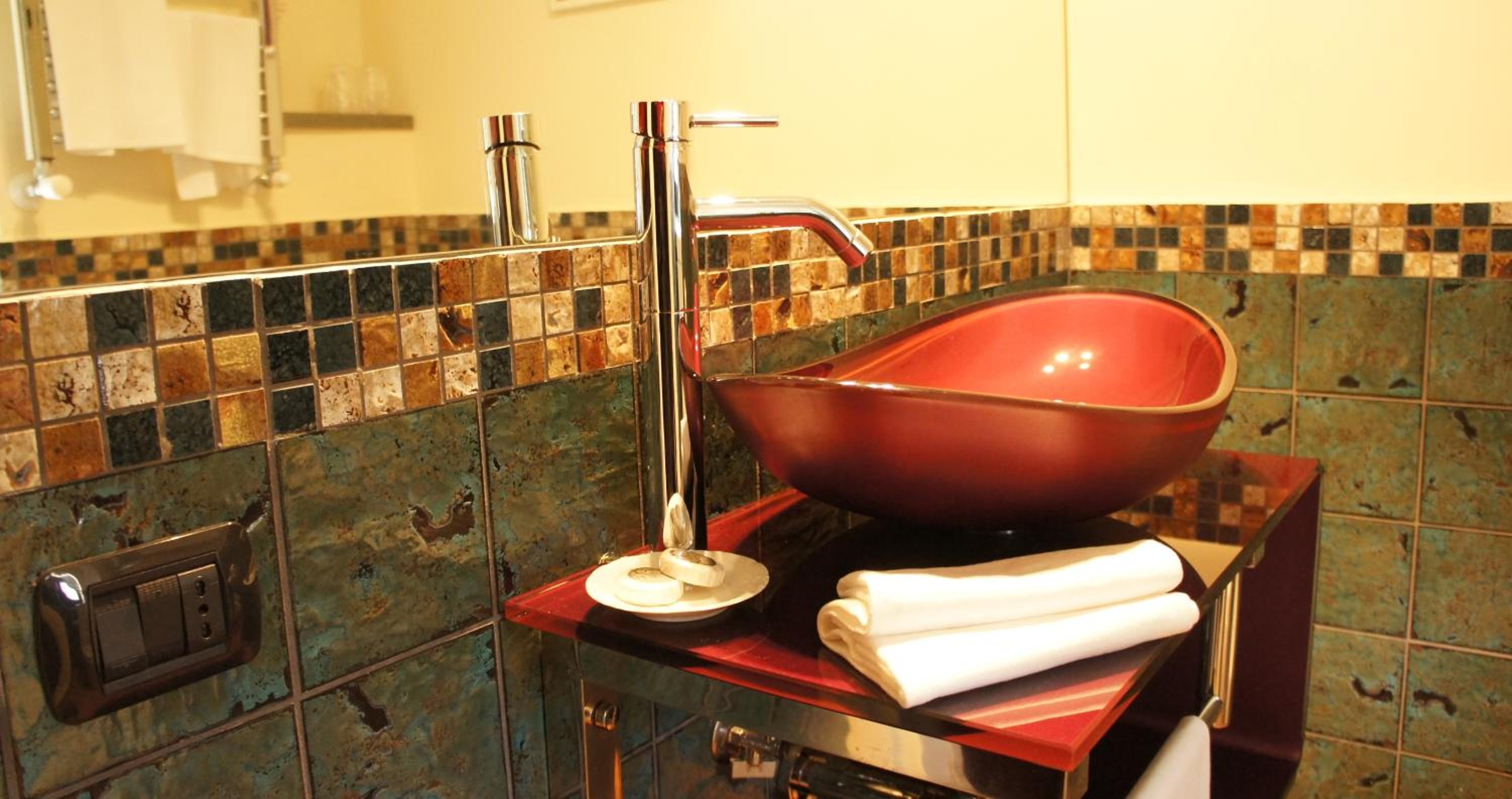 Suite with Spa Bath - Photo 33