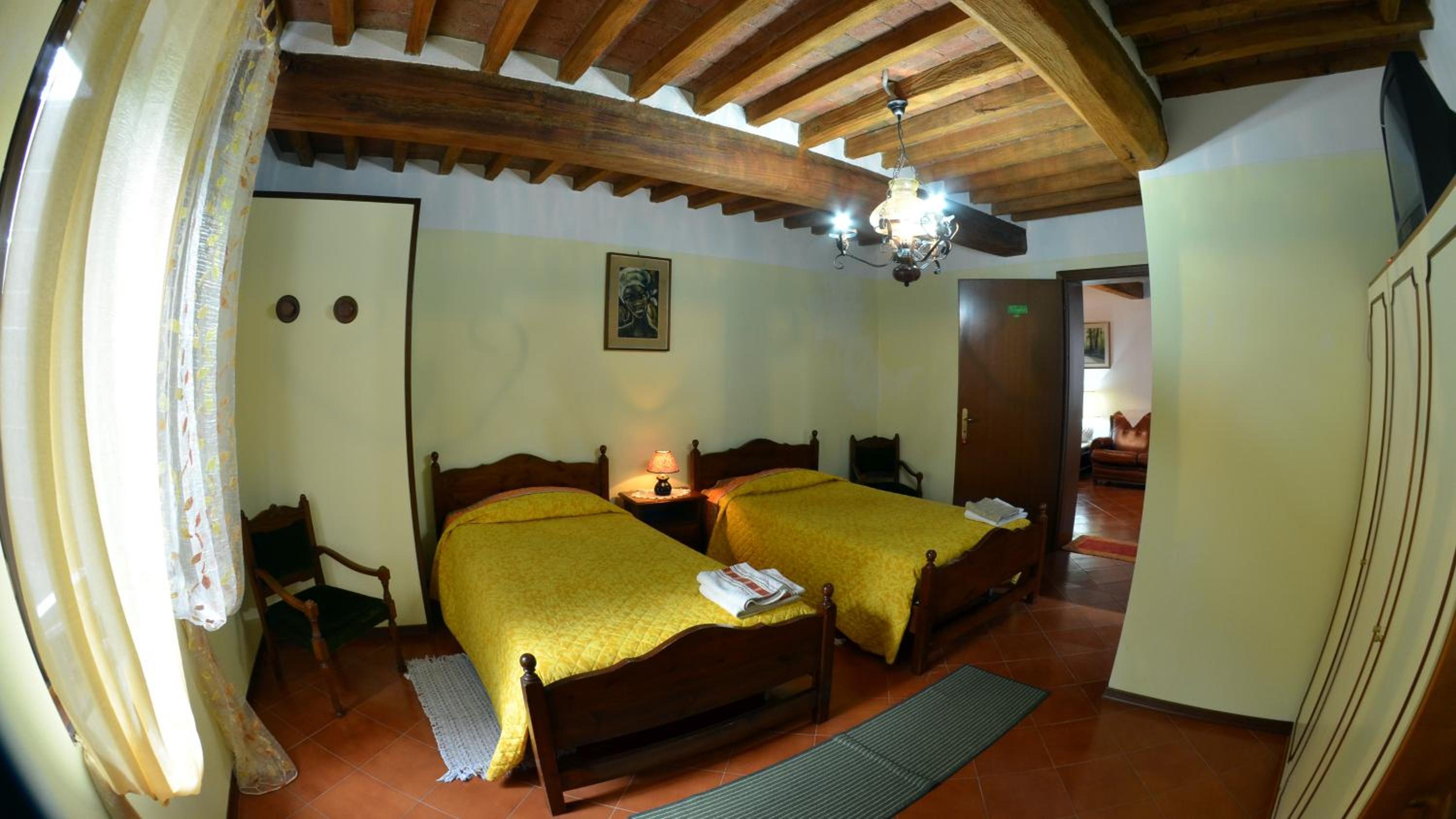 Twin Room with Bathroom - Photo 3