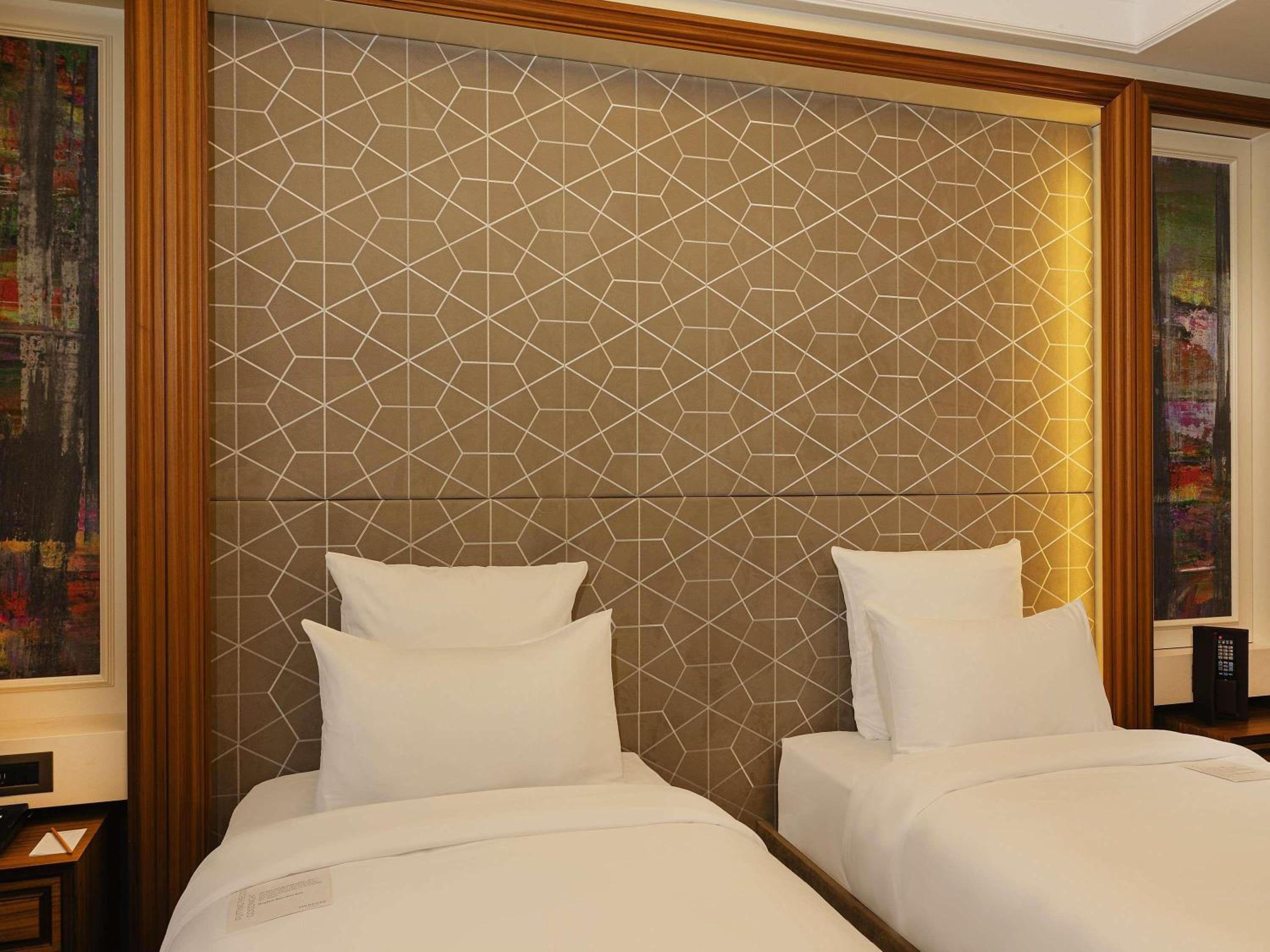 Deluxe Twin Room with Sofa bed thumbnail 6