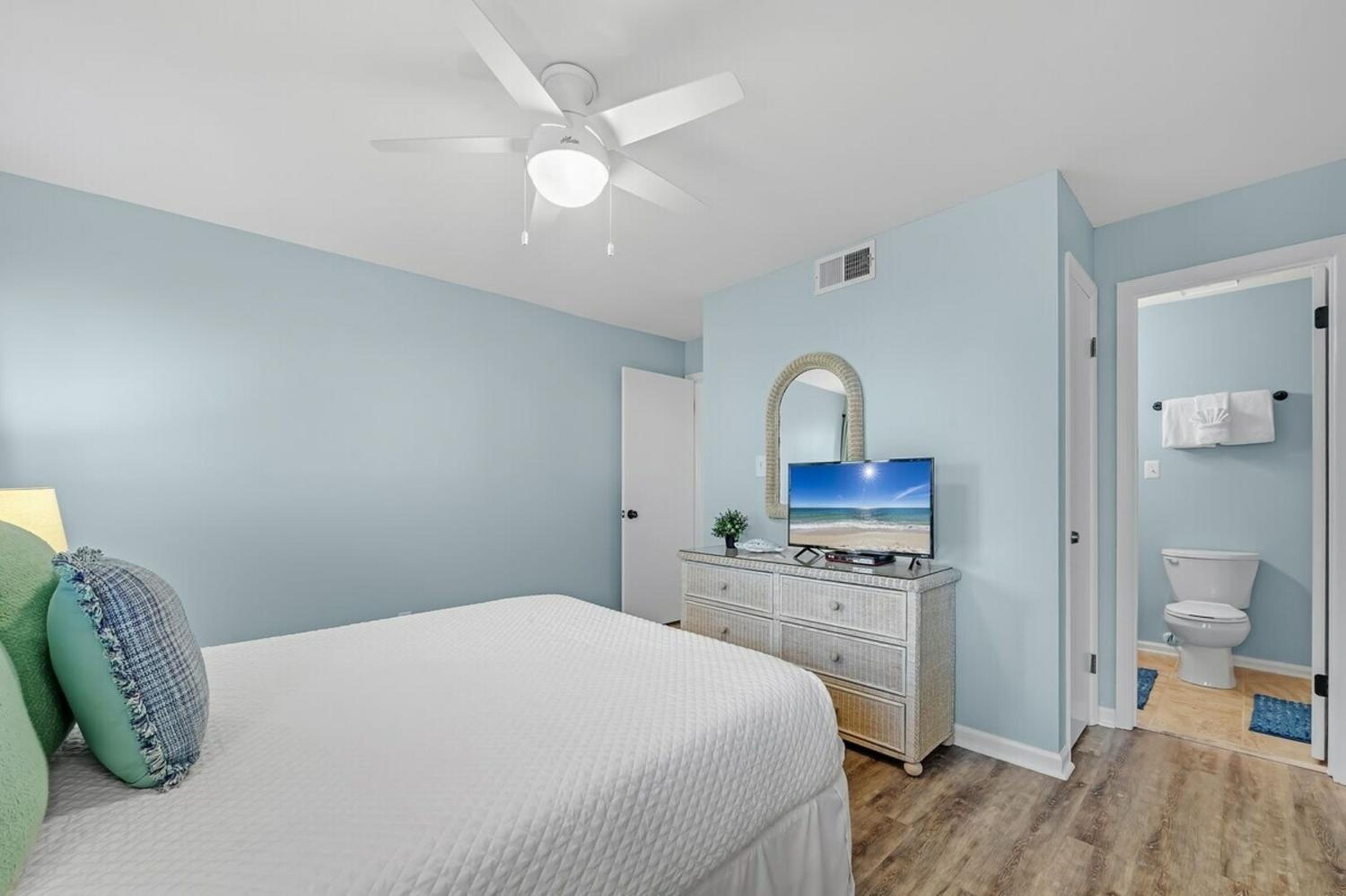 One-Bedroom Apartment with Balcony photo 3