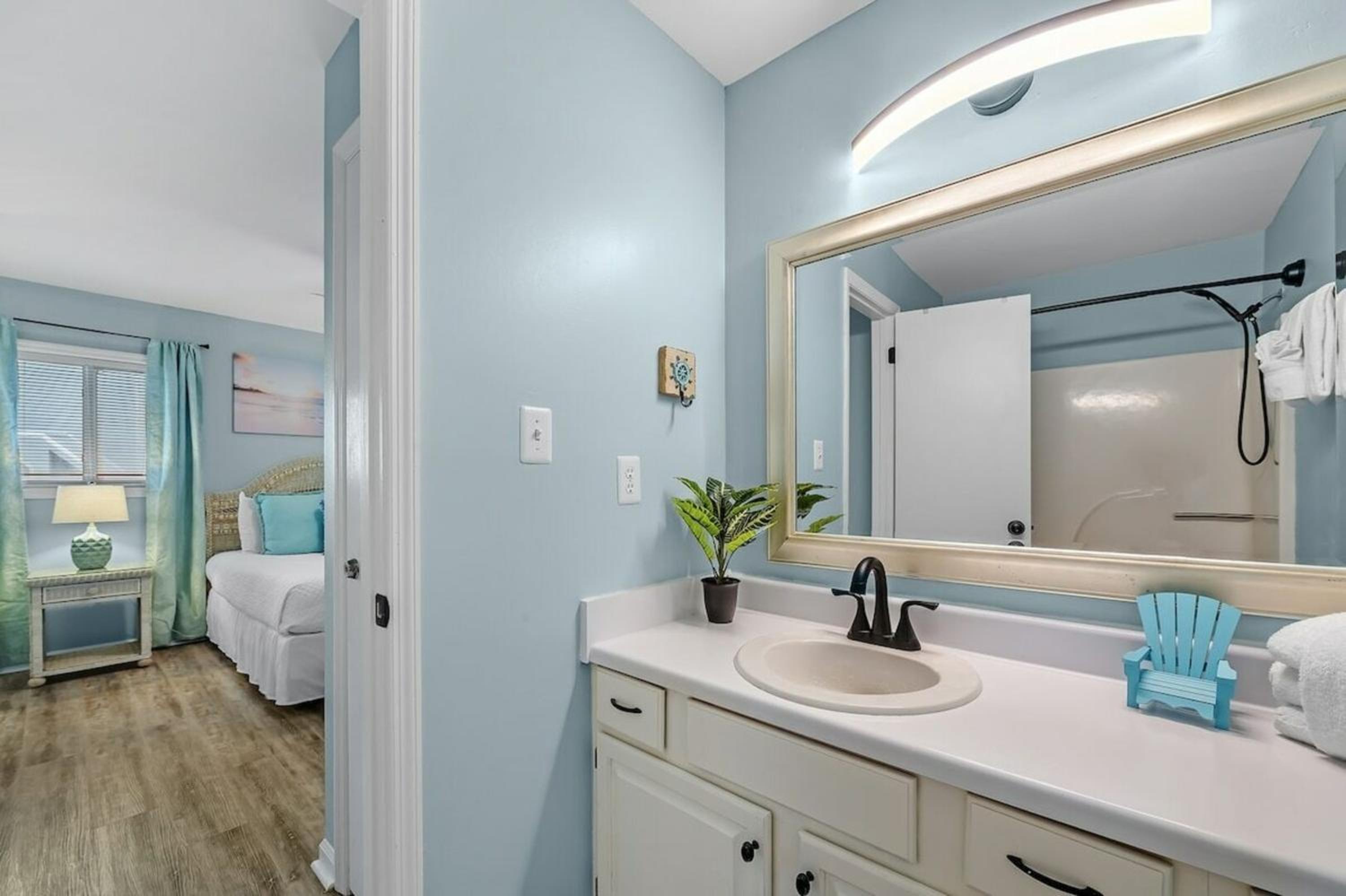 One-Bedroom Apartment with Balcony photo 2