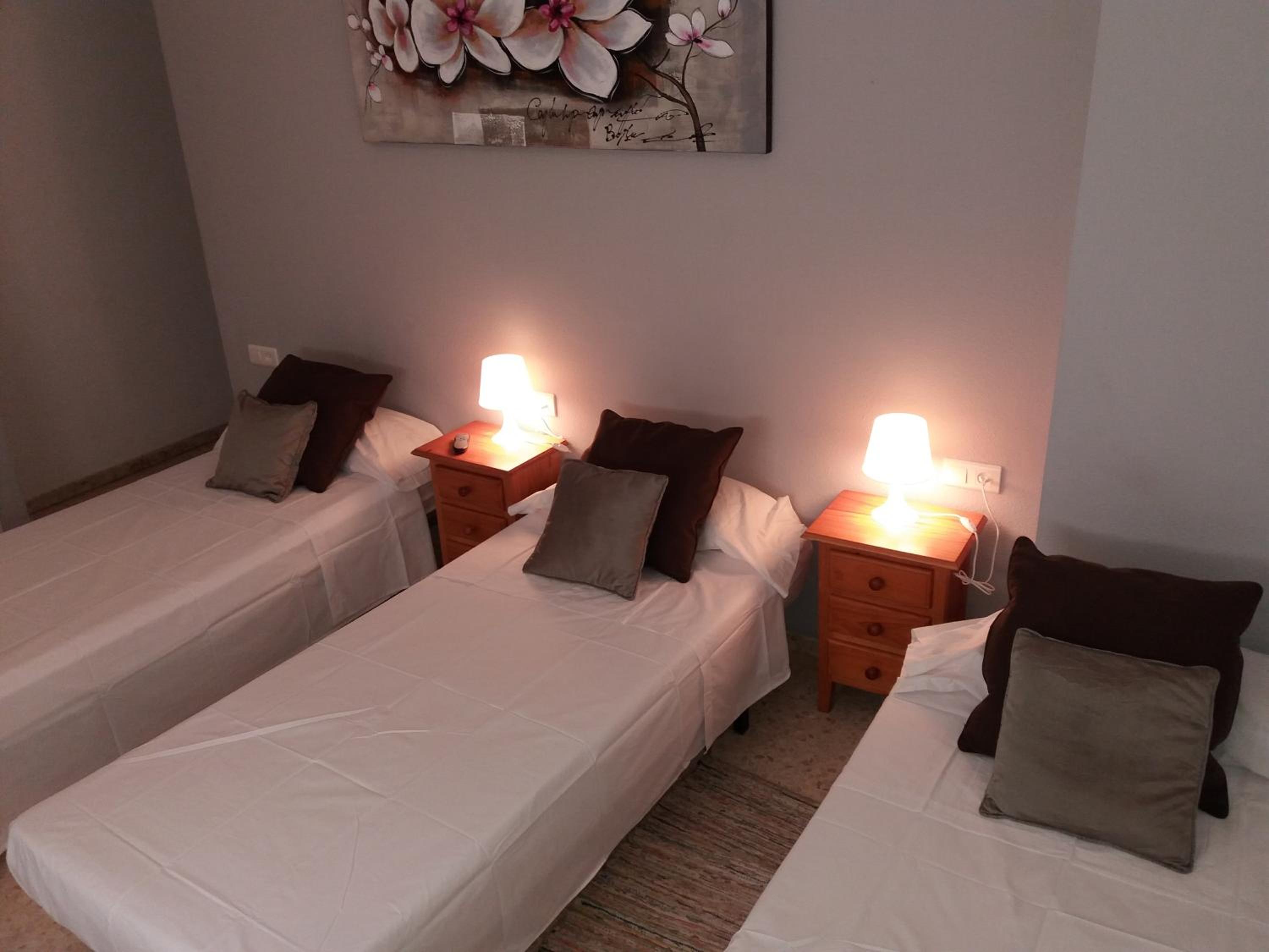 Triple Room with Bathroom - Photo 3