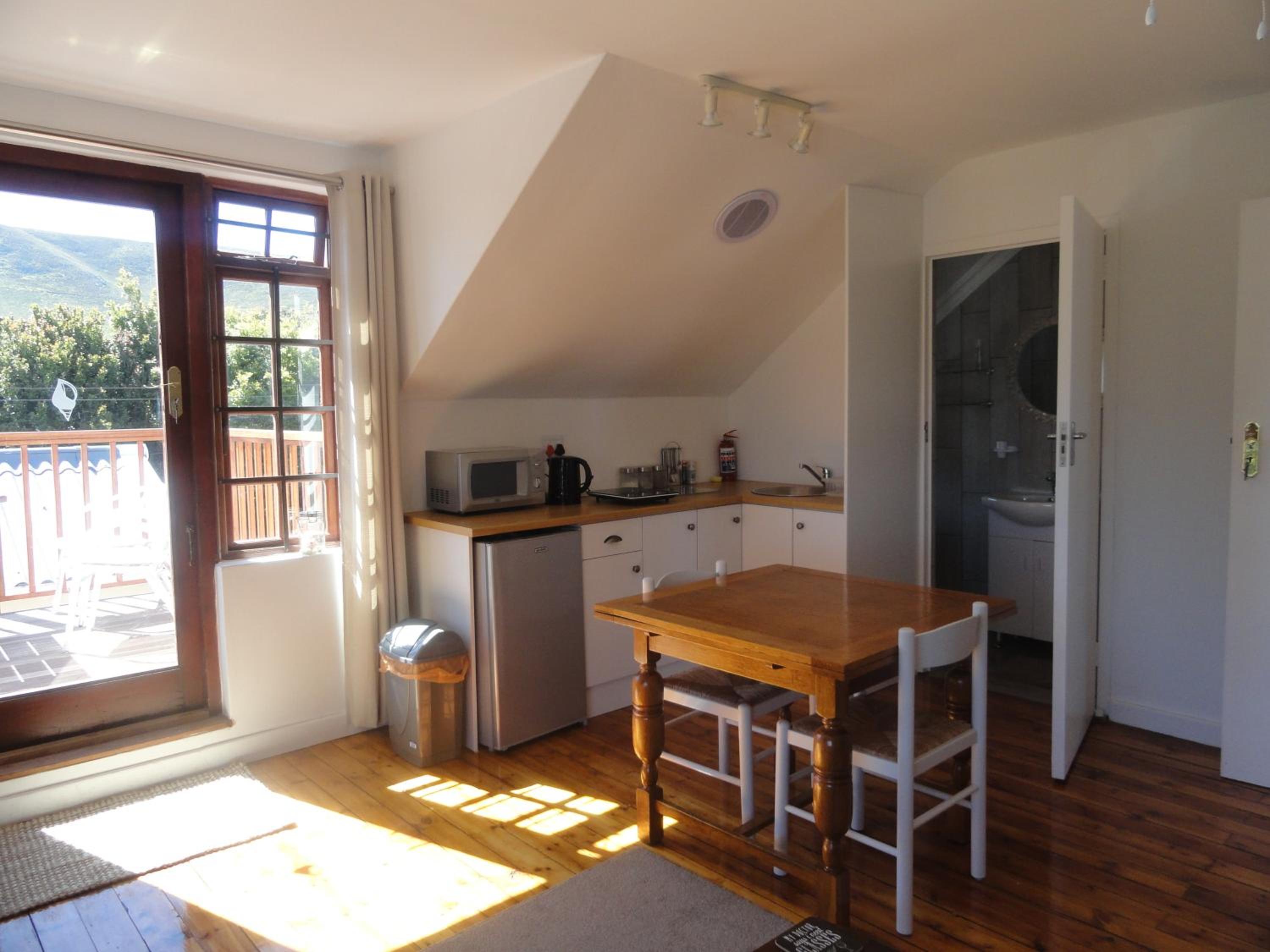 Studio with Balcony - Photo 3