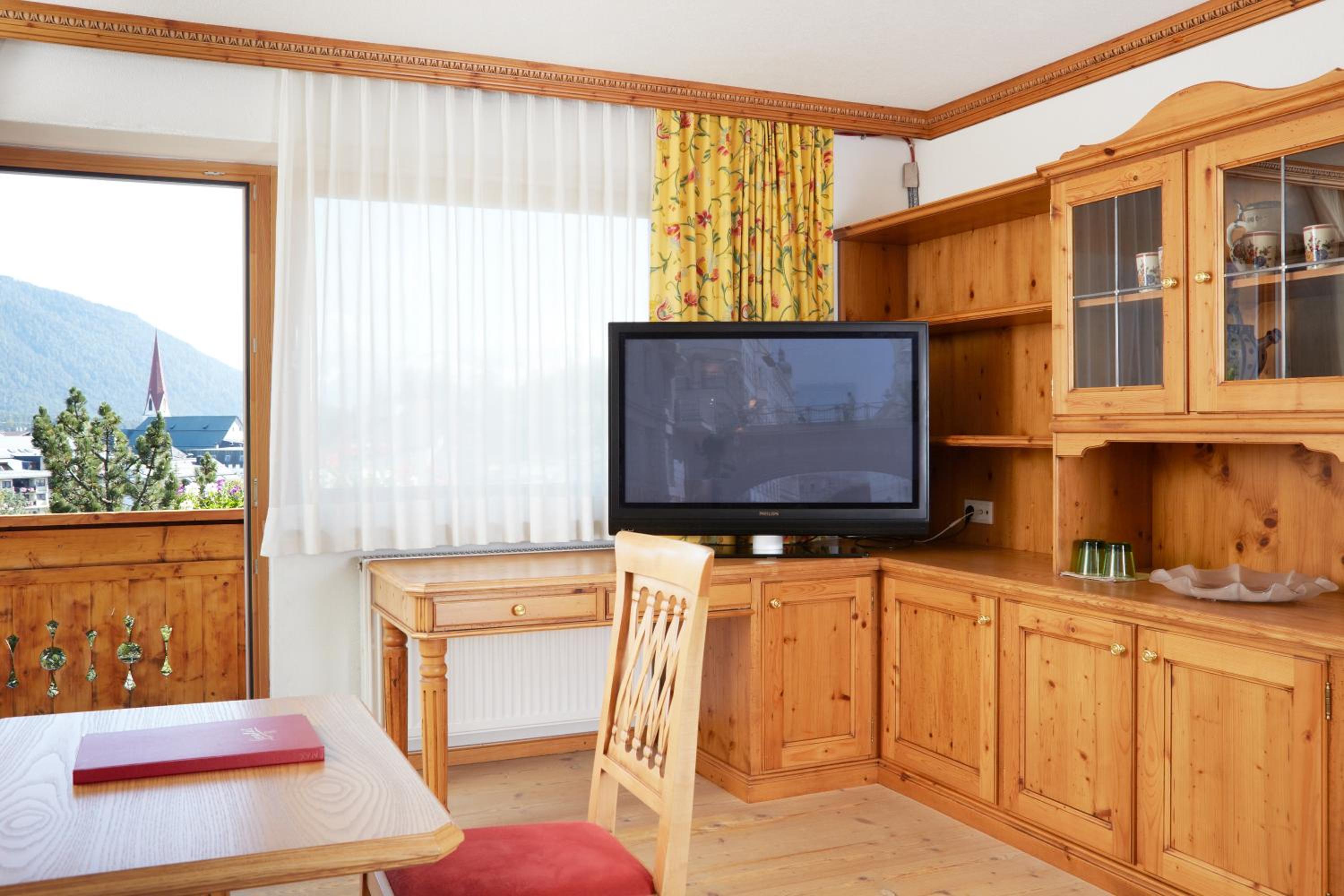 Deluxe Suite - Photo 6