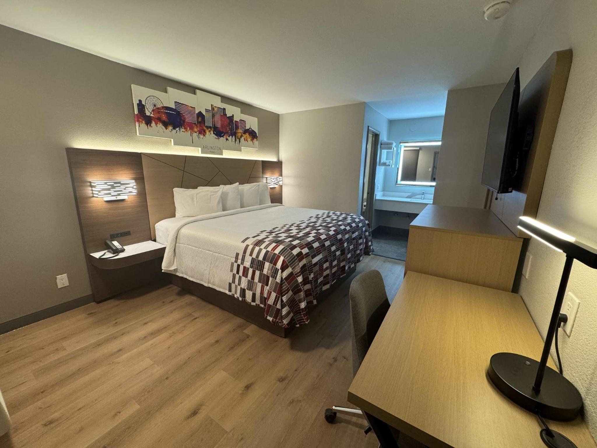 Deluxe King Room - Photo 2