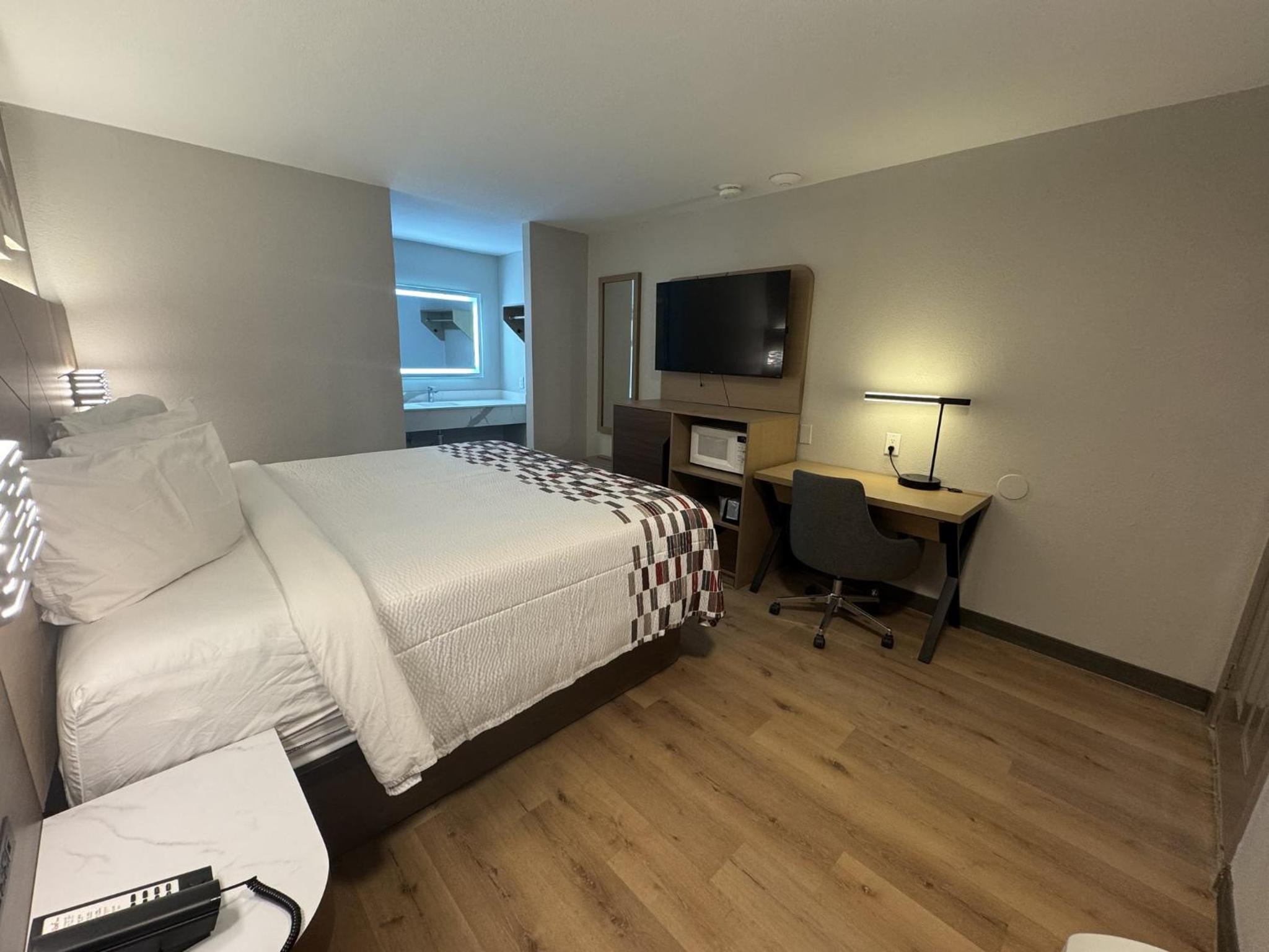 Deluxe King Room - Photo 4