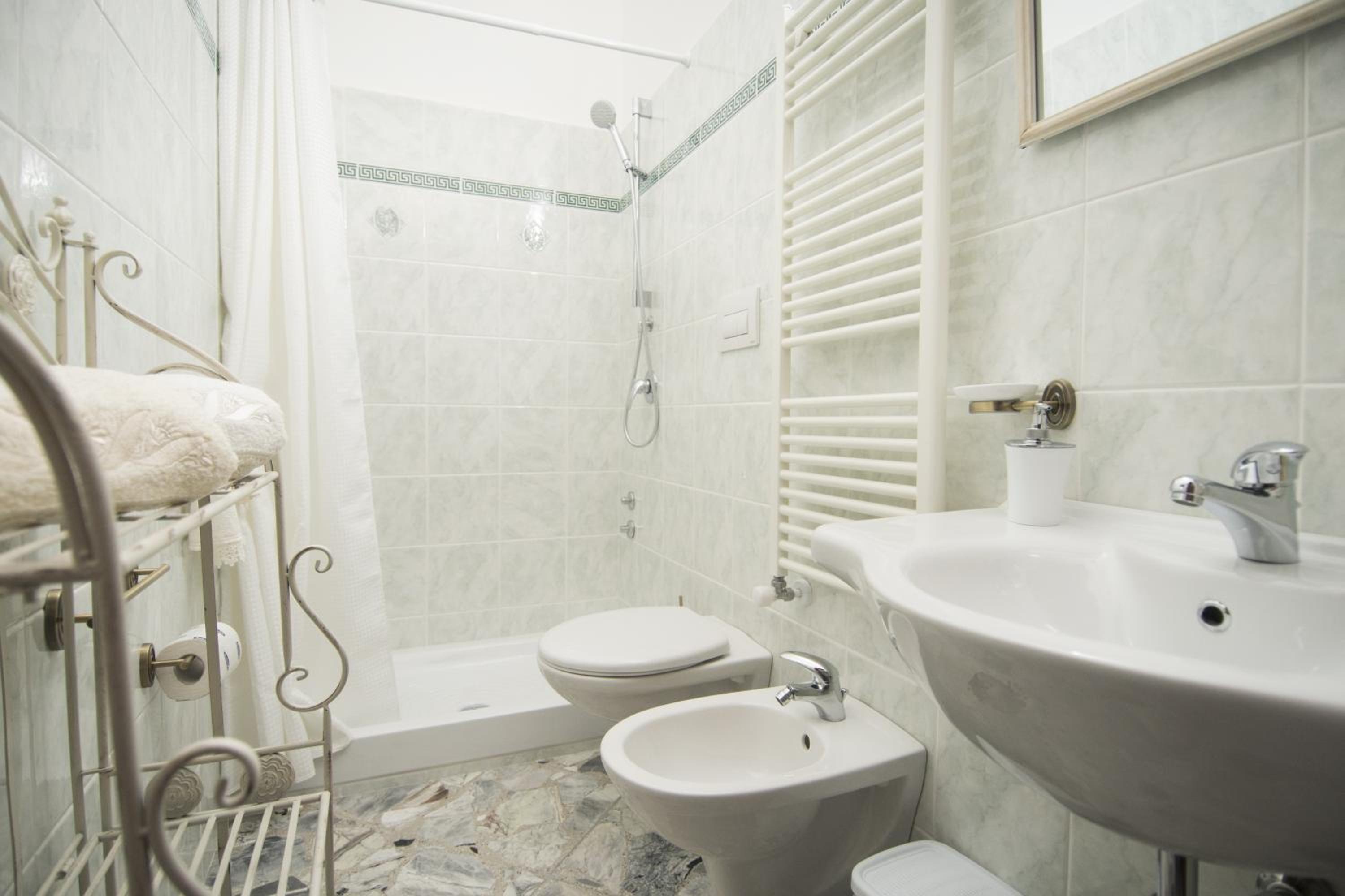 Small Double or Twin Room photo 3