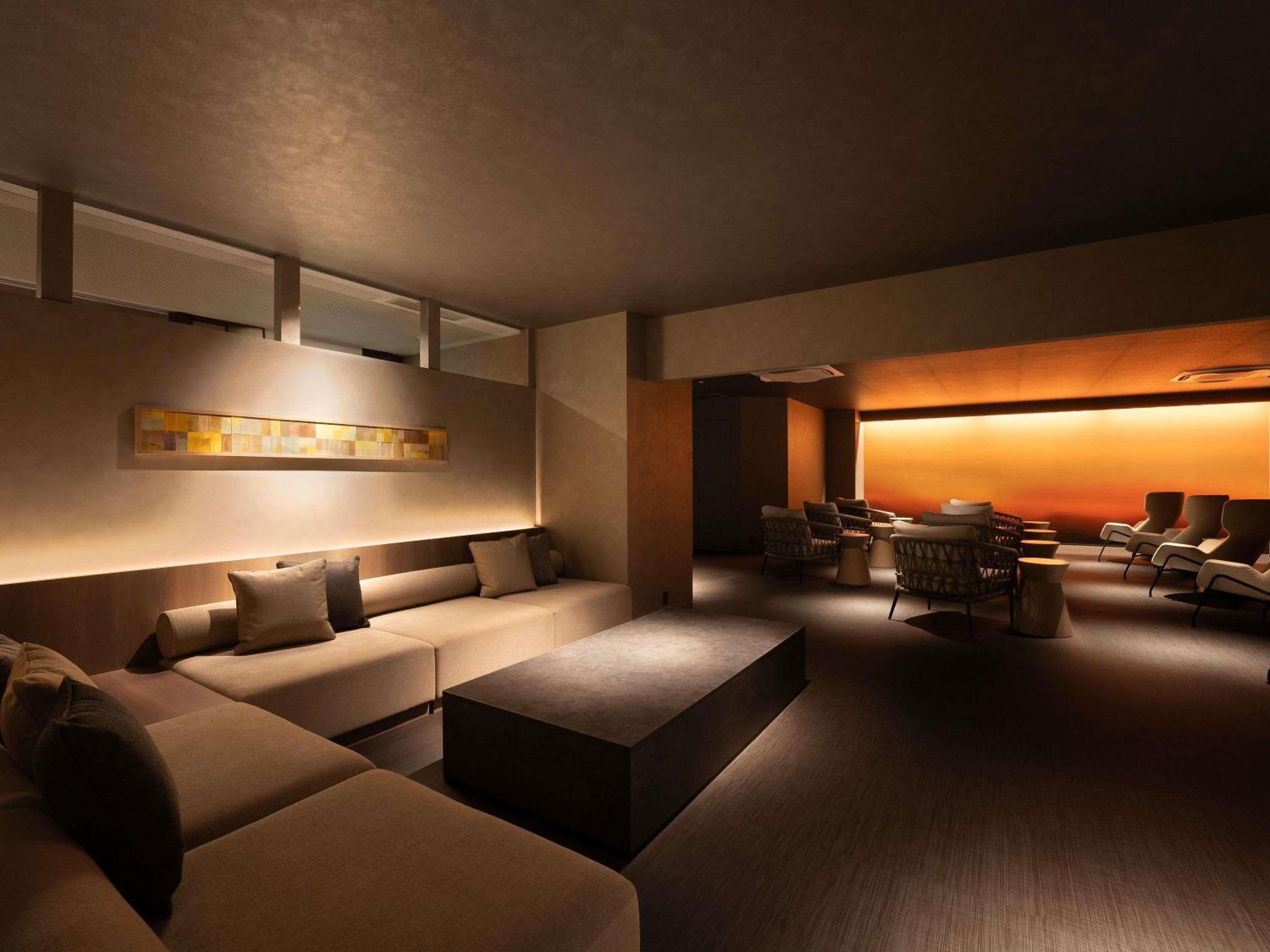 Family Room - Modern Japanese Style with Two Single Beds and Three Futon Beds - Photo 3