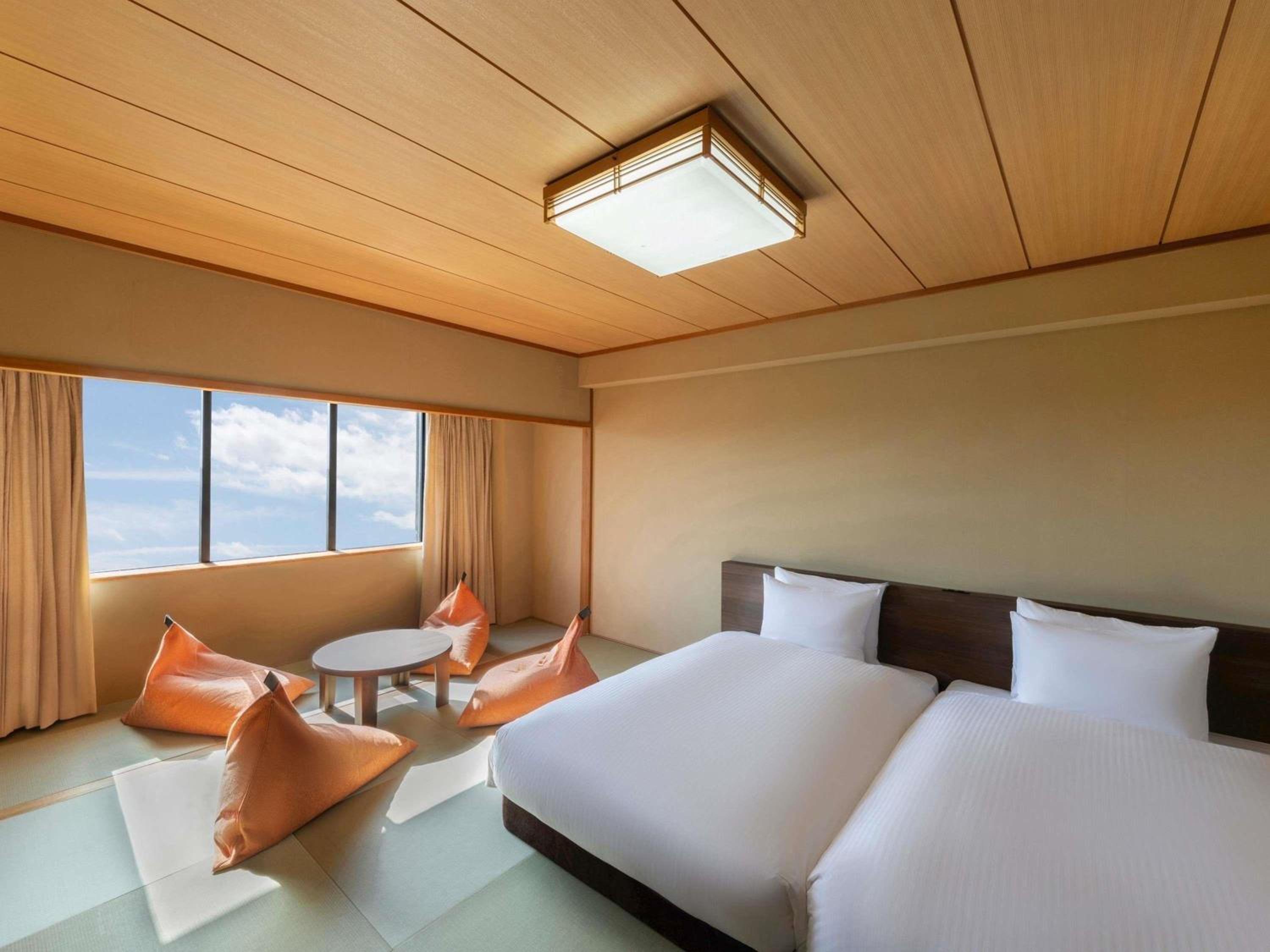 Family Room - Modern Japanese Style with Two Single Beds and Three Futon Beds - Photo 7