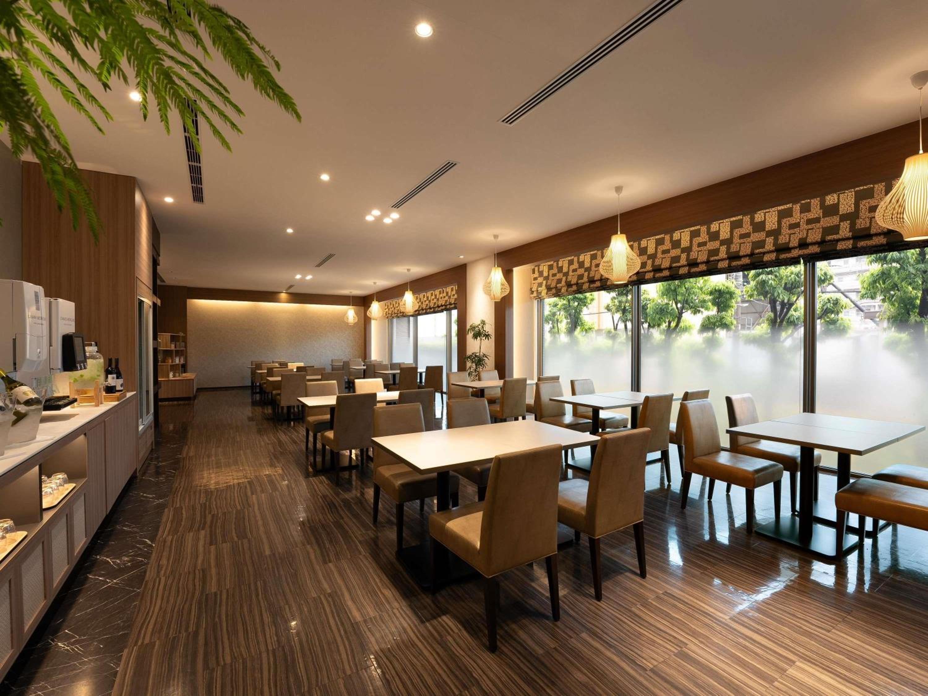Family Room - Modern Japanese Style with Two Single Beds and Three Futon Beds - Photo 8