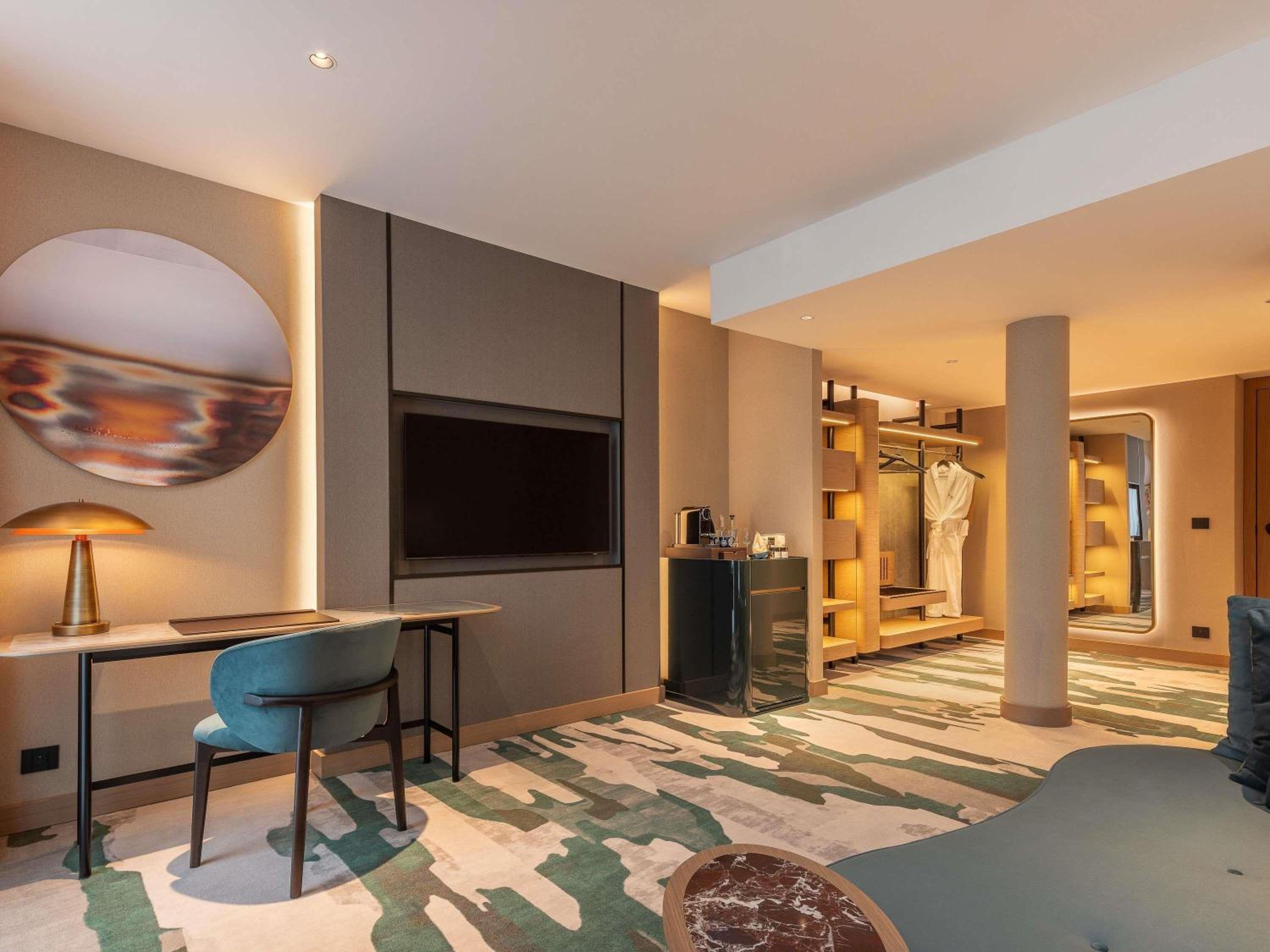 Swiss Deluxe Room Atrium view photo 2