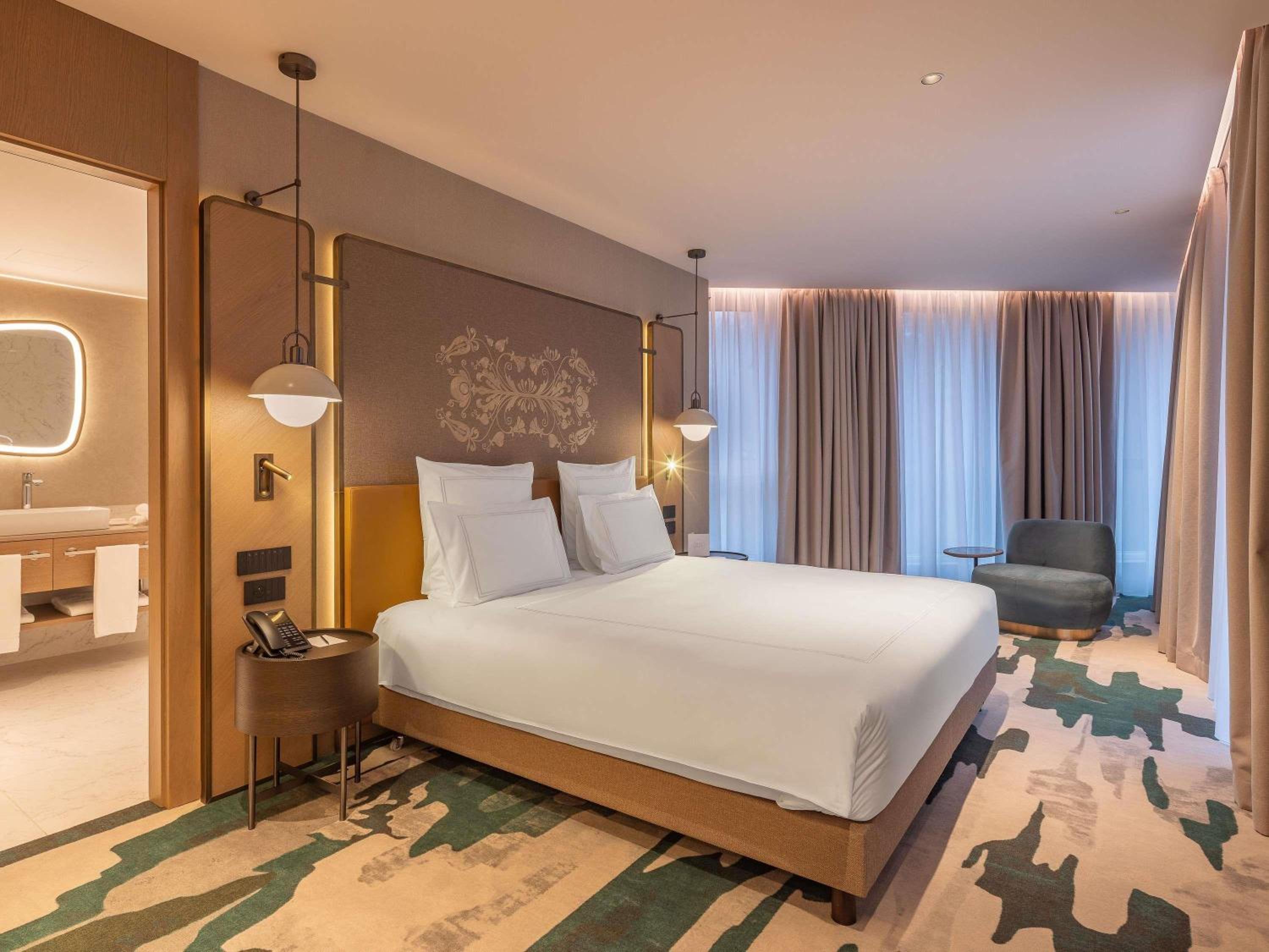 Deluxe Suite Atrium view