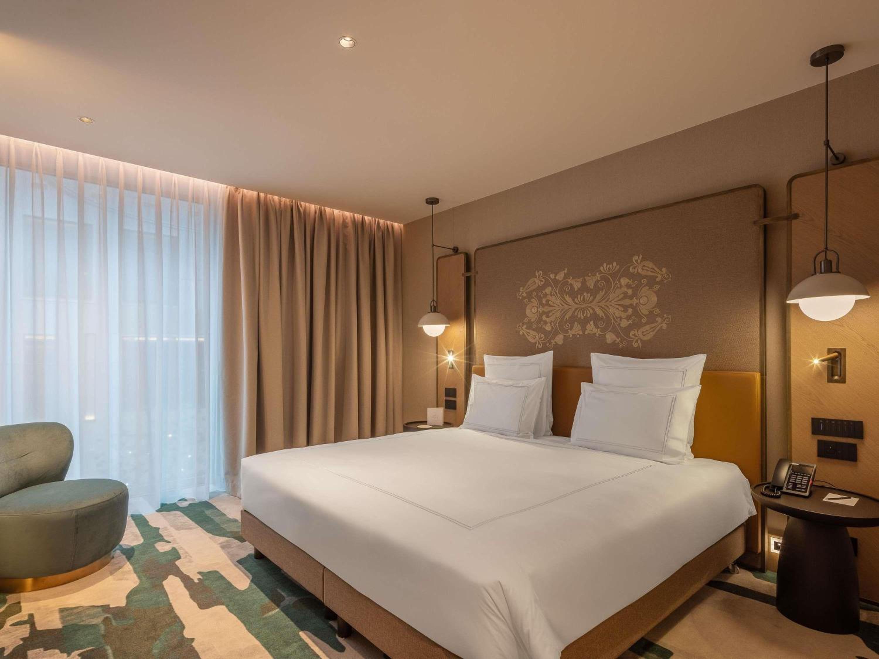 Junior Suite Atrium View