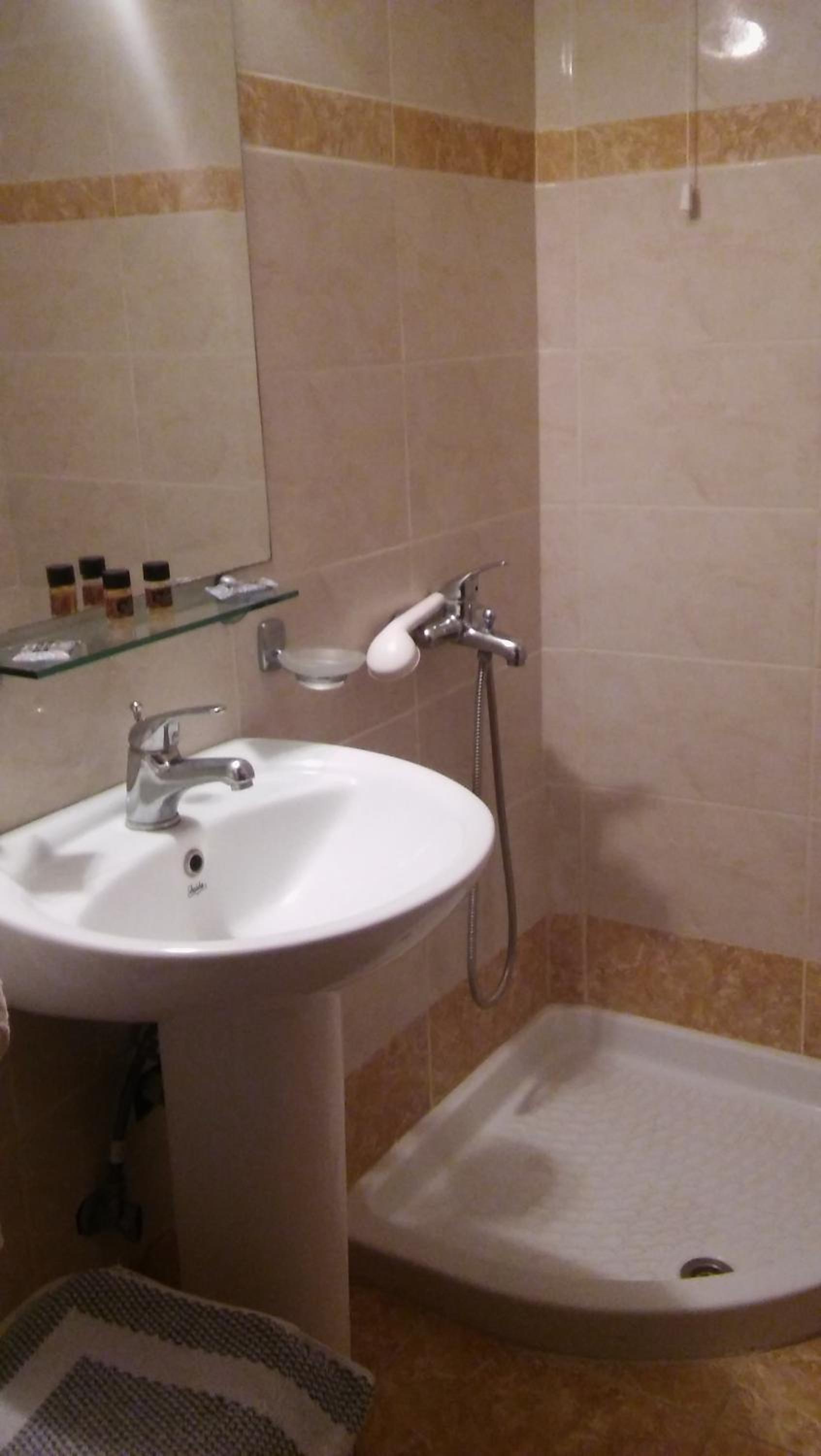 Double or Twin Room - Photo 3