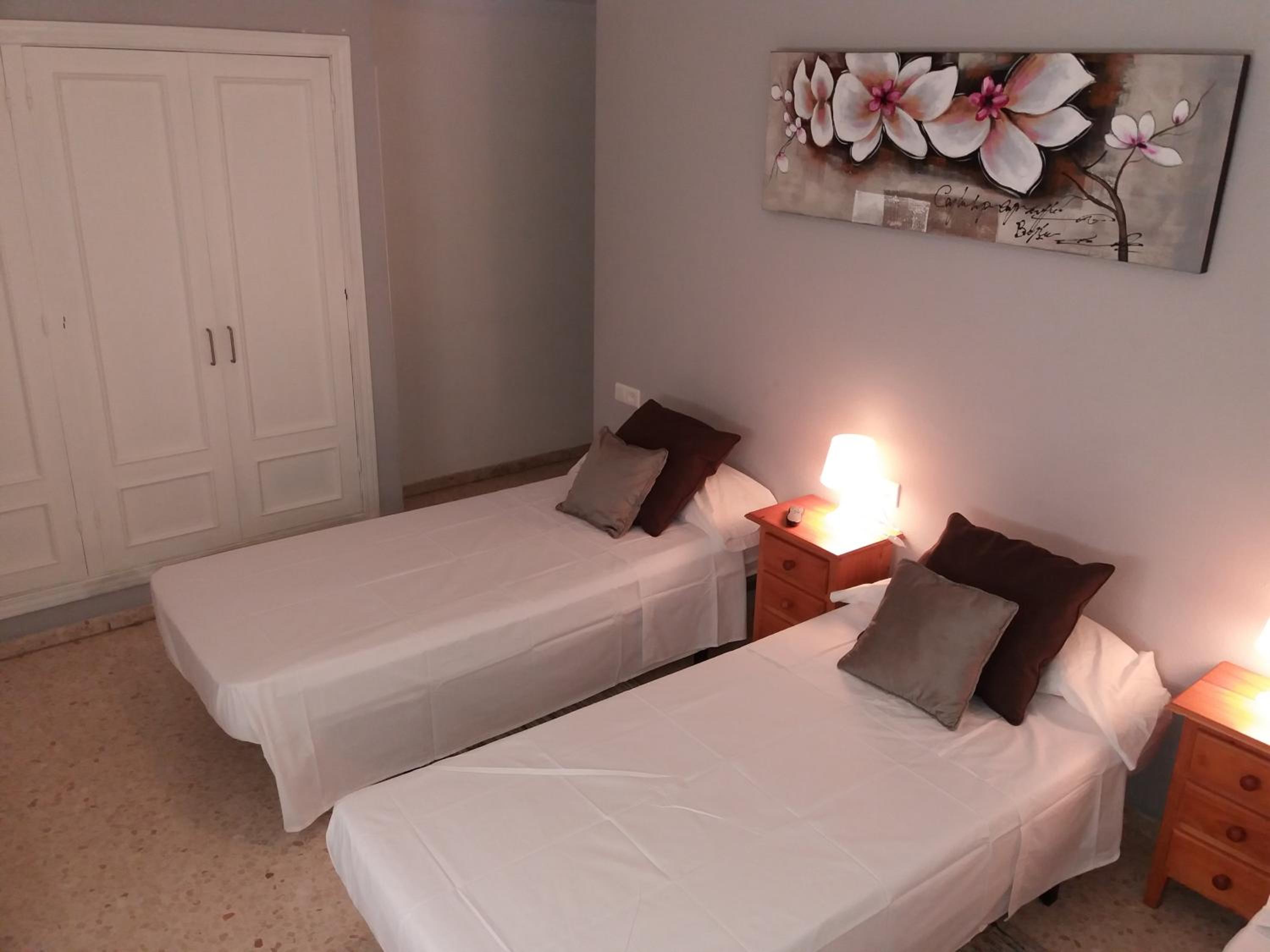 Triple Room with Bathroom - Photo 1