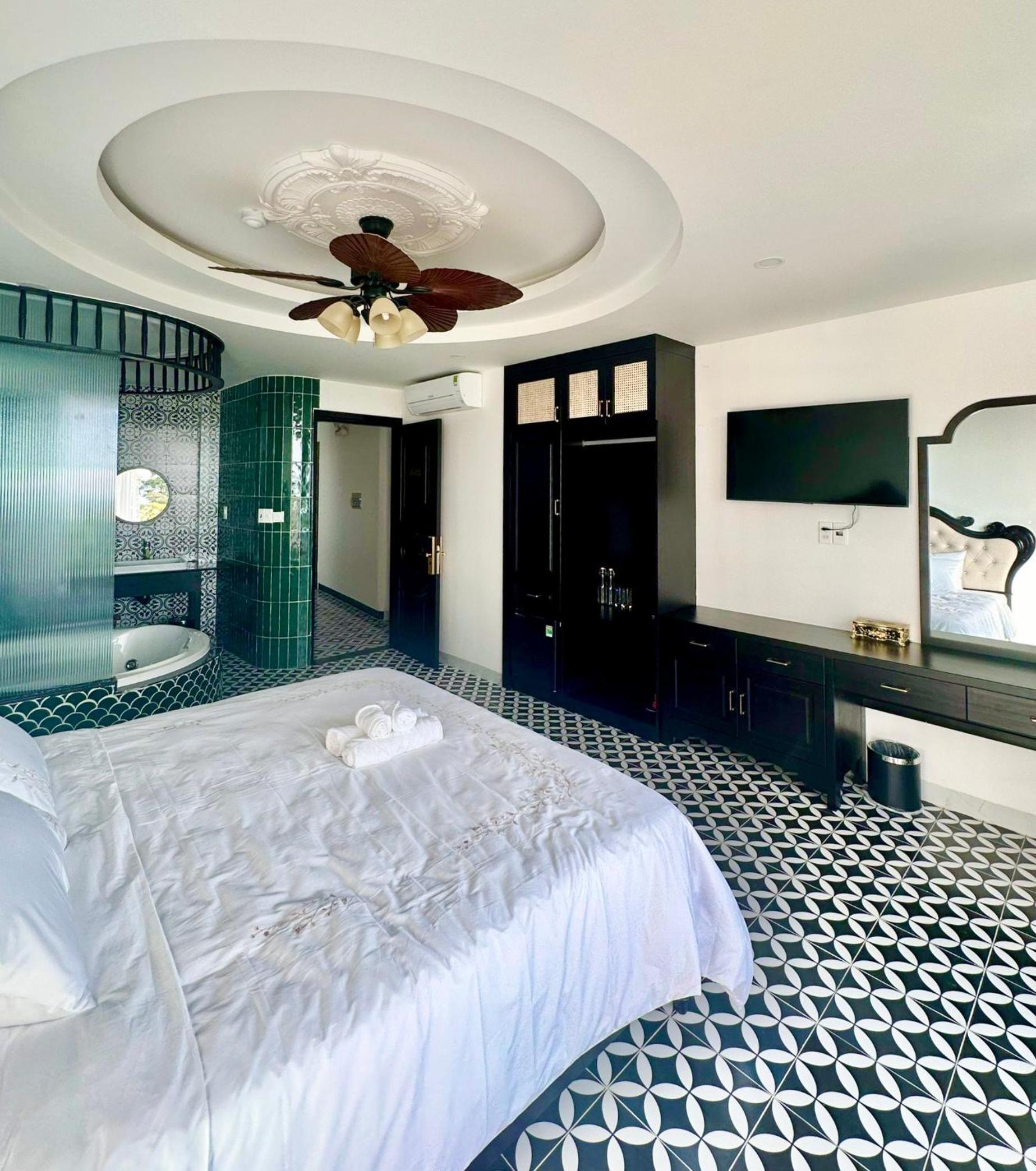 Suite - Photo 3