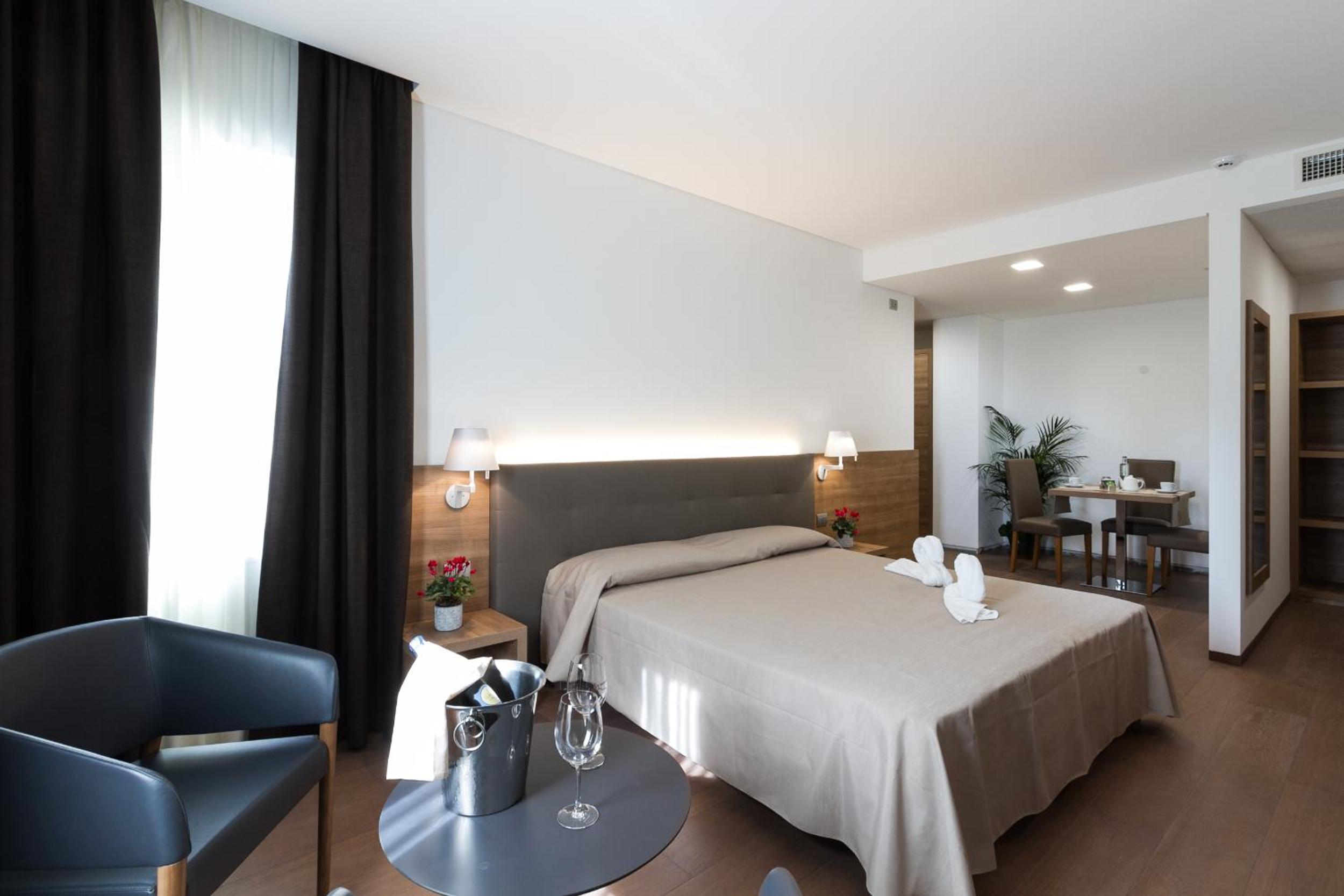 Standard Double Suite