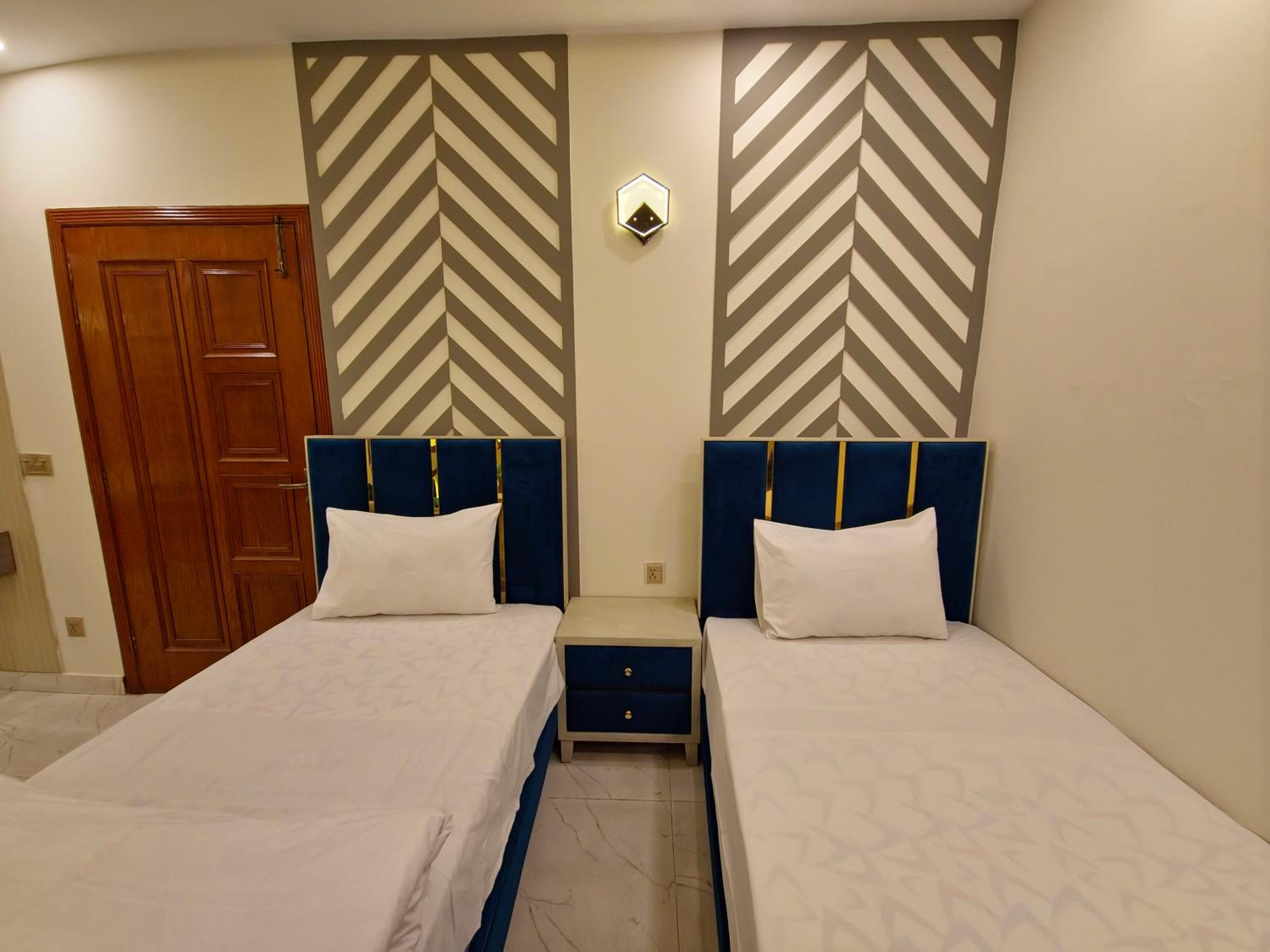 Deluxe Family Suite photo 3