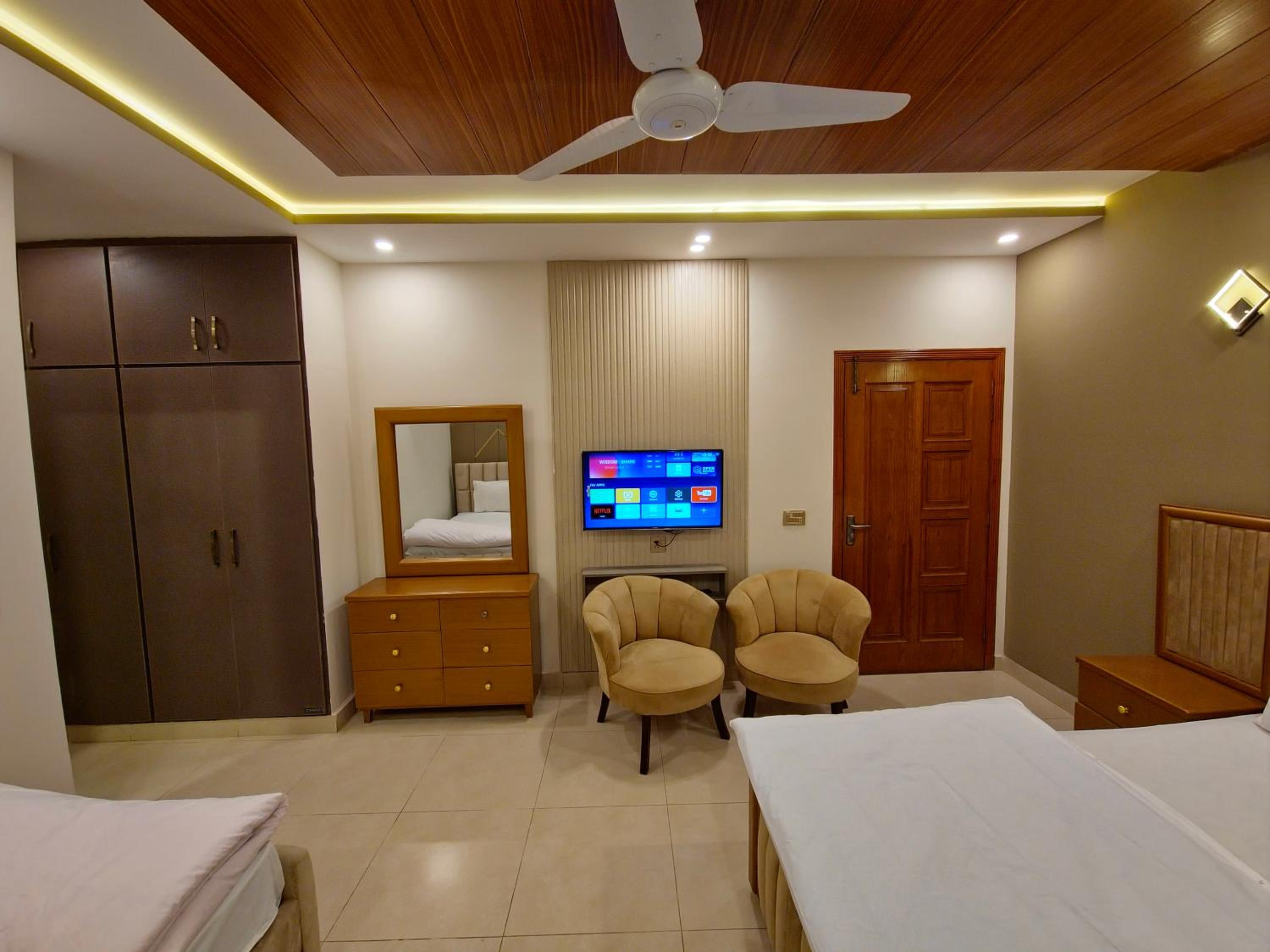 Deluxe Triple Room photo 3