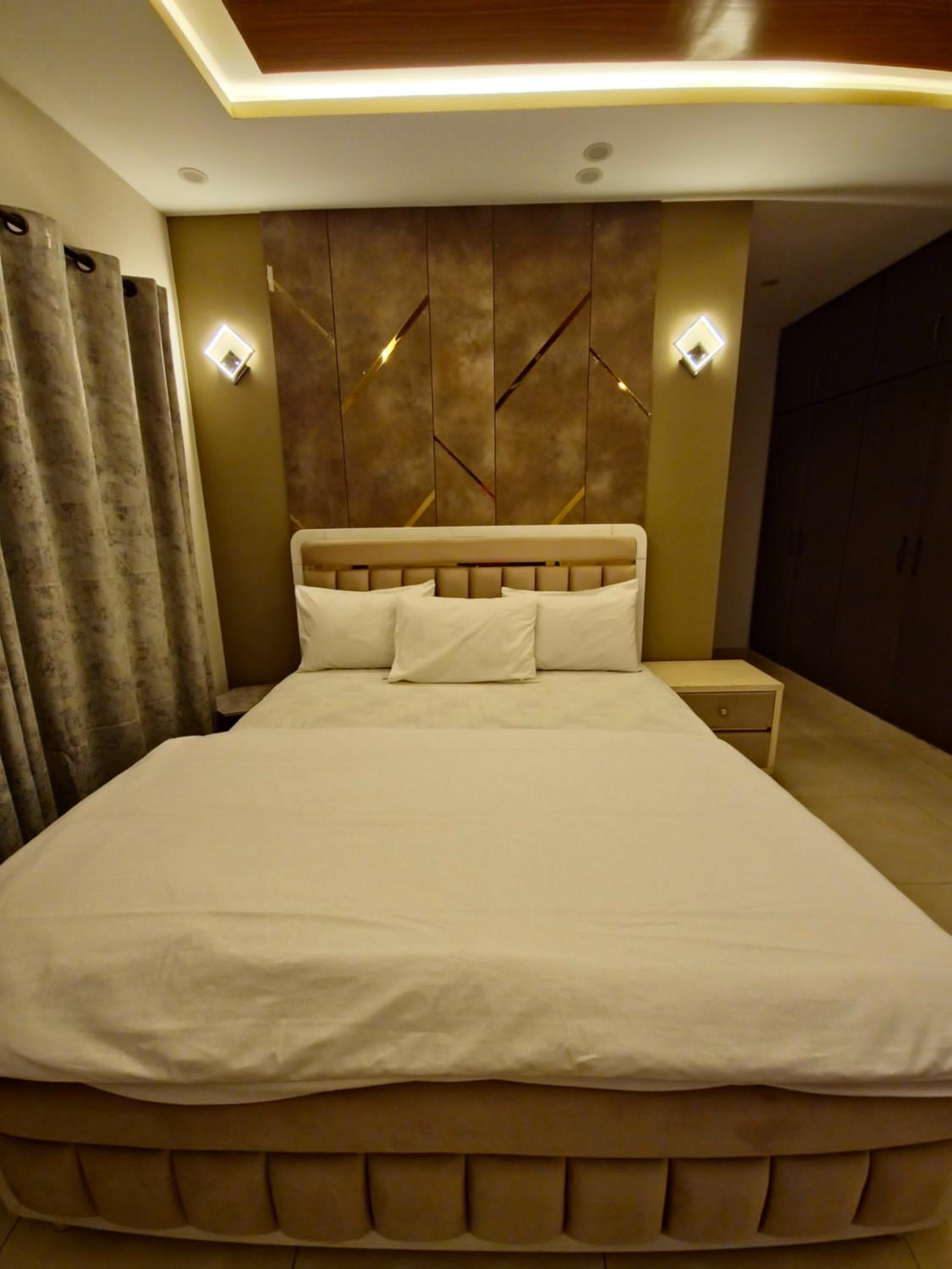 Deluxe King Room photo 2