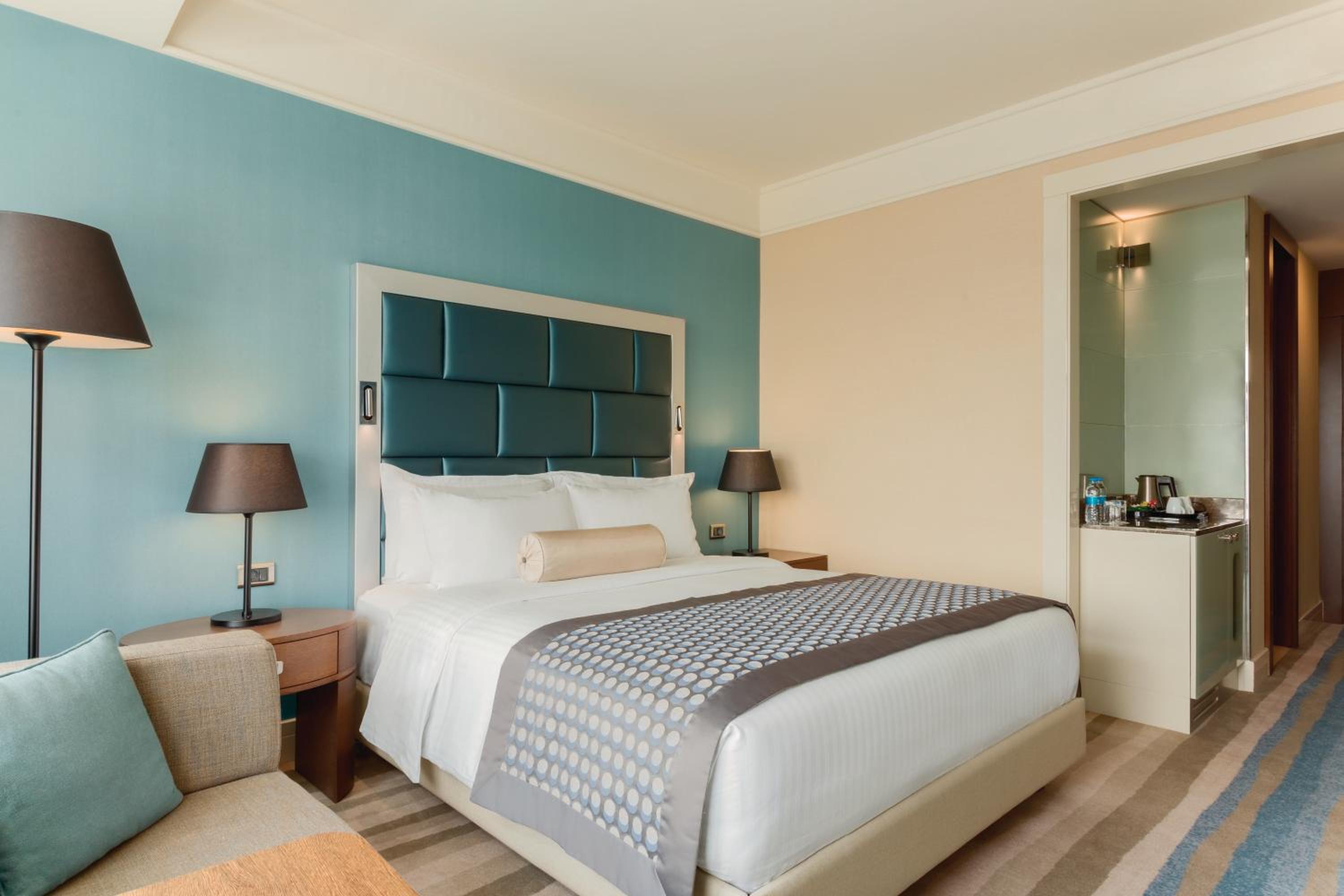 Deluxe King Room - Mobility Accessible