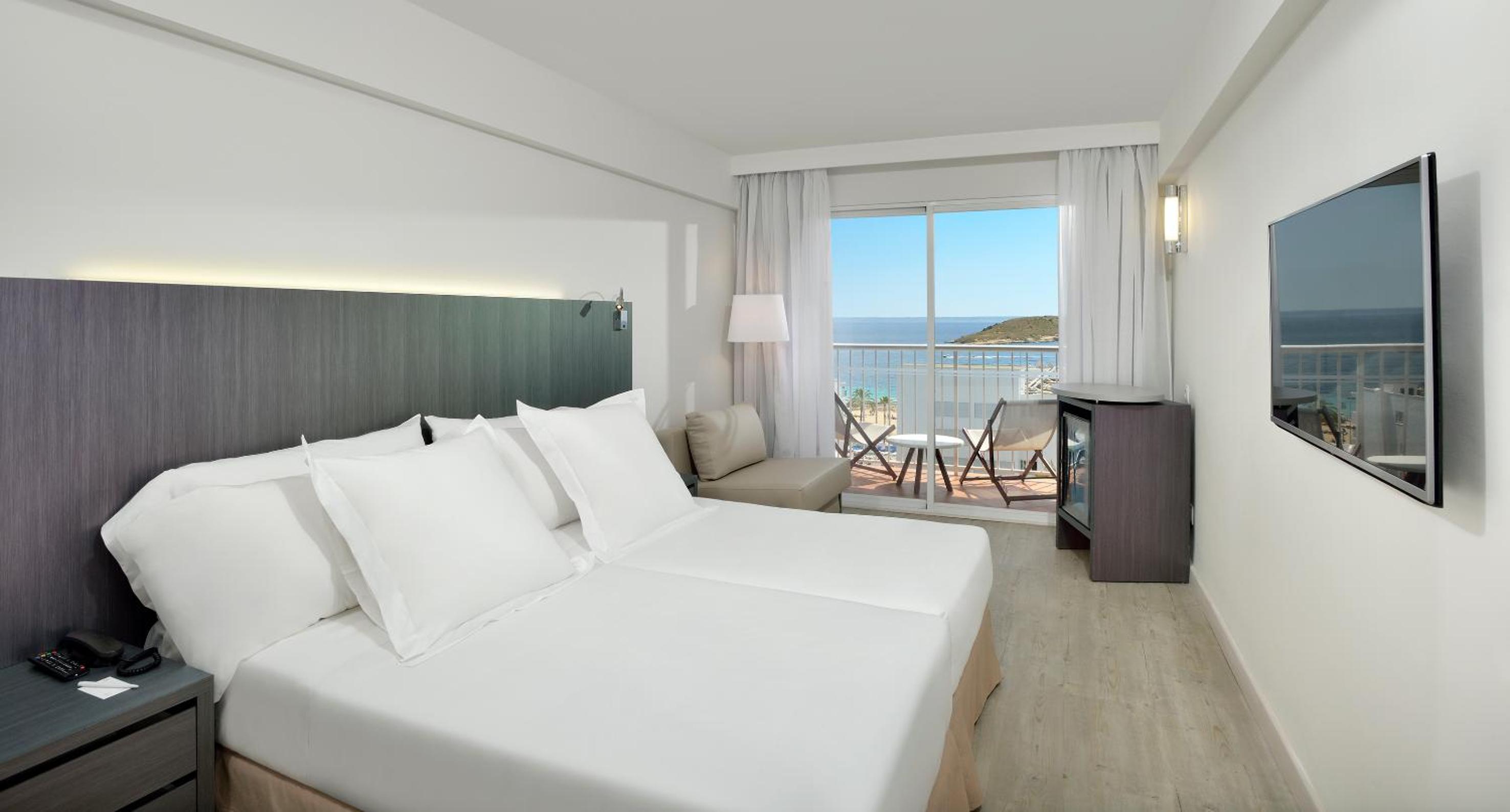 Double or Twin Room with Sea View