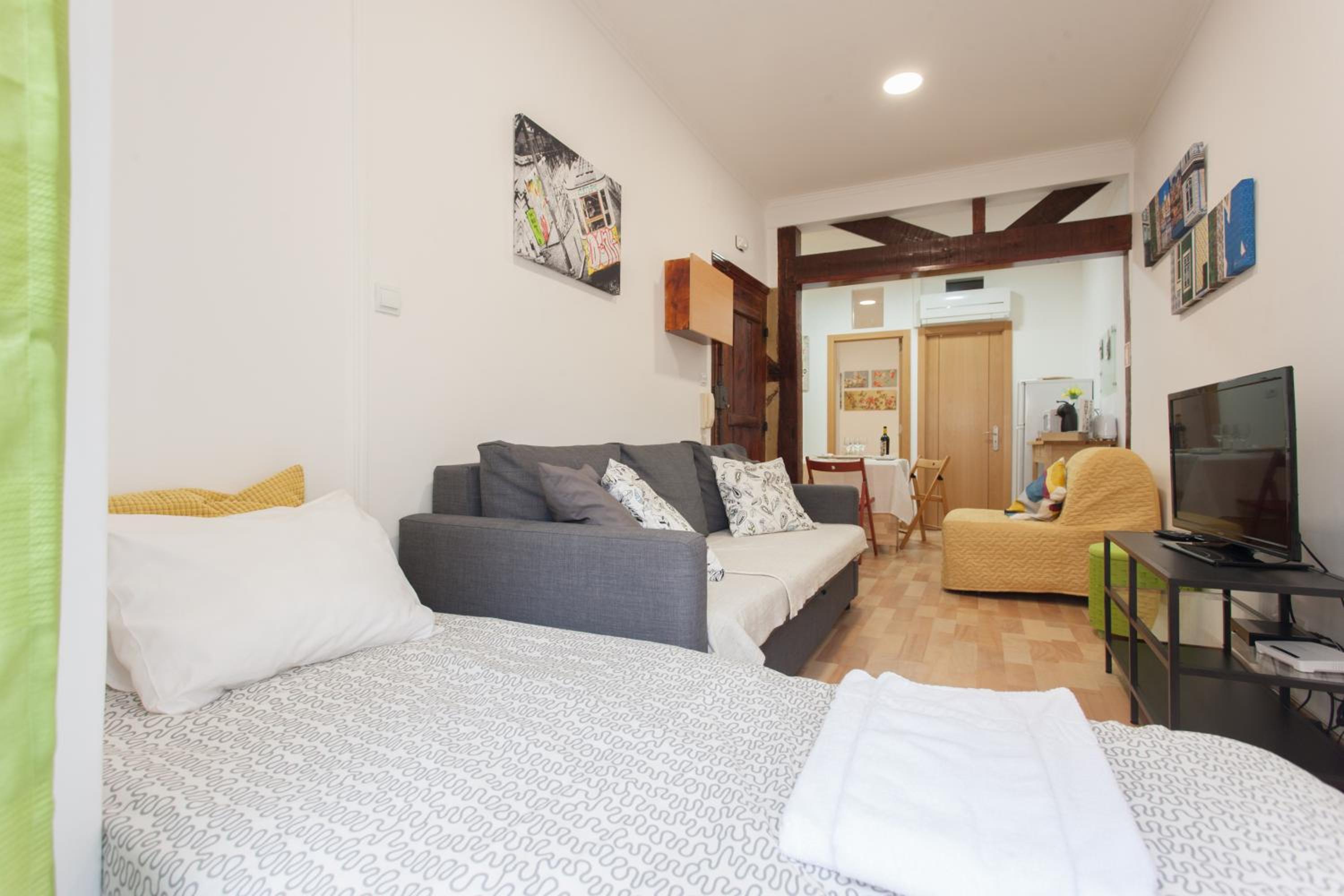 One-Bedroom Apartment - Photo 33