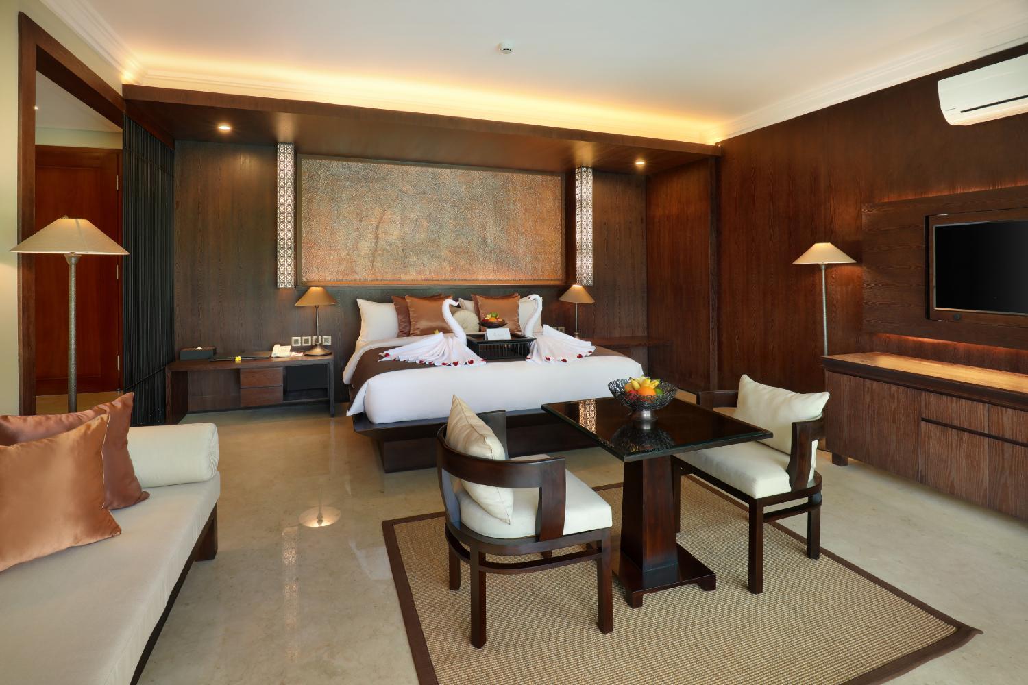 Suite with Pool View