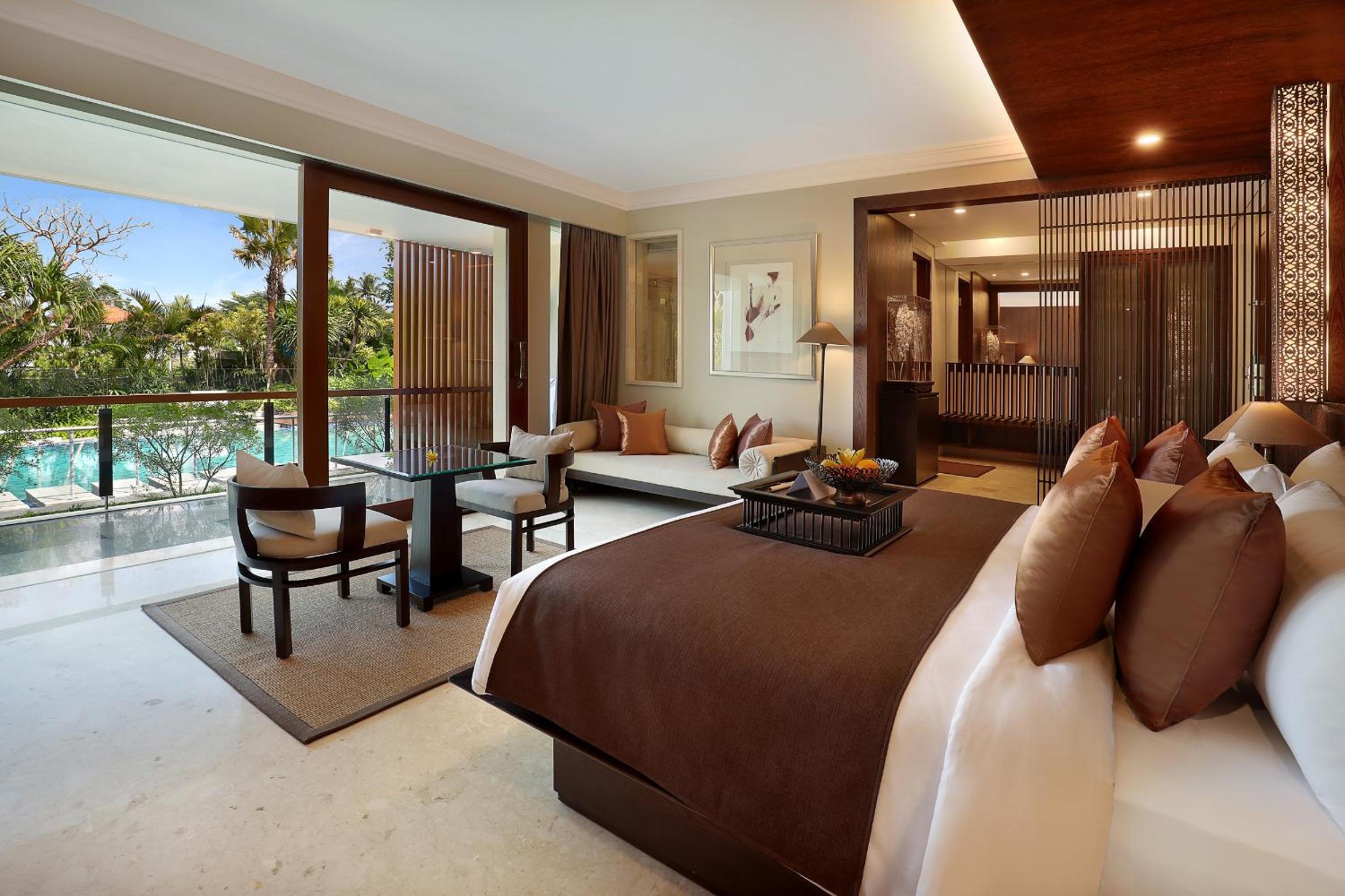 Suite Pool Access