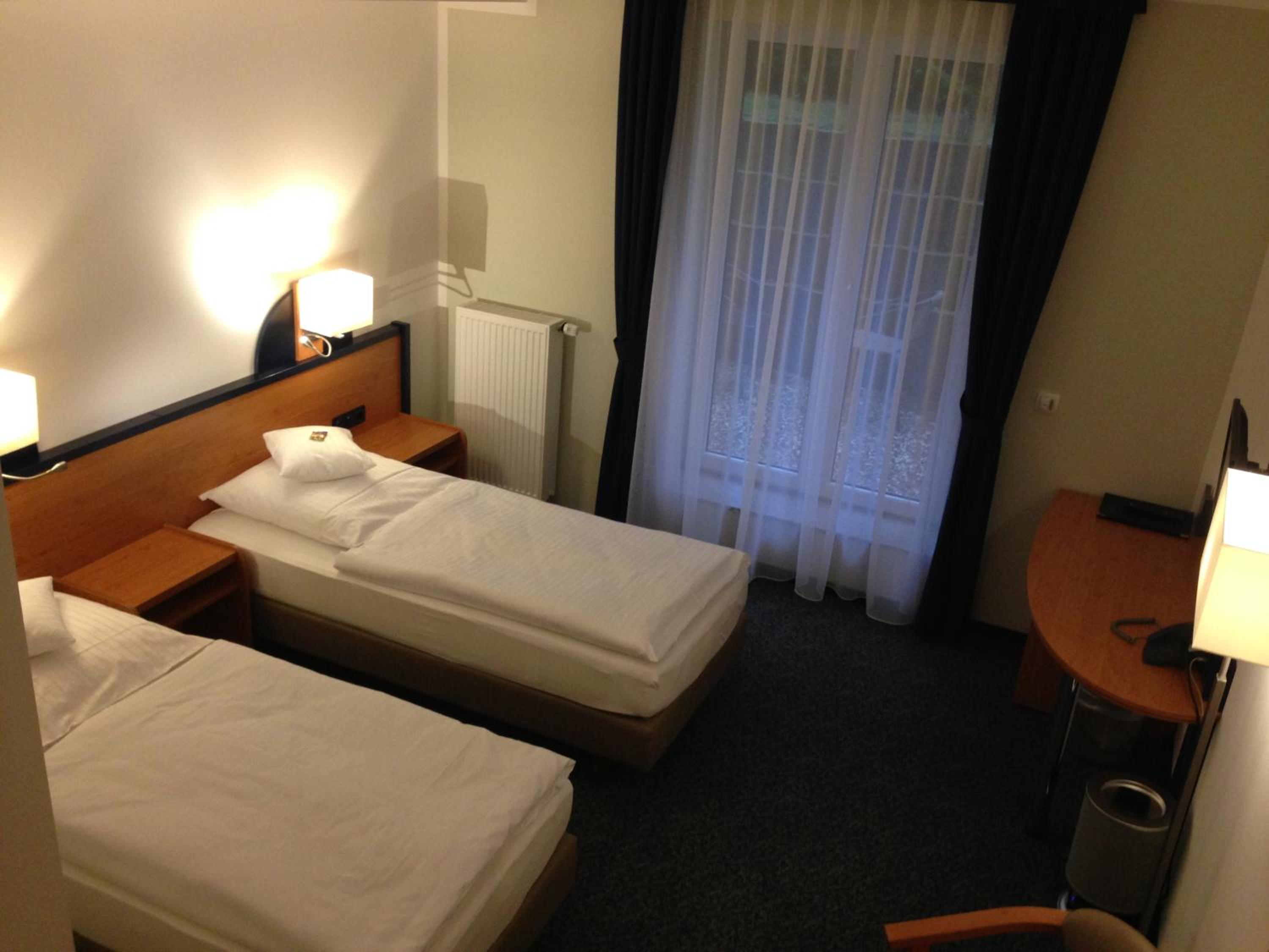 Double or Twin Room with Bathroom photo 2