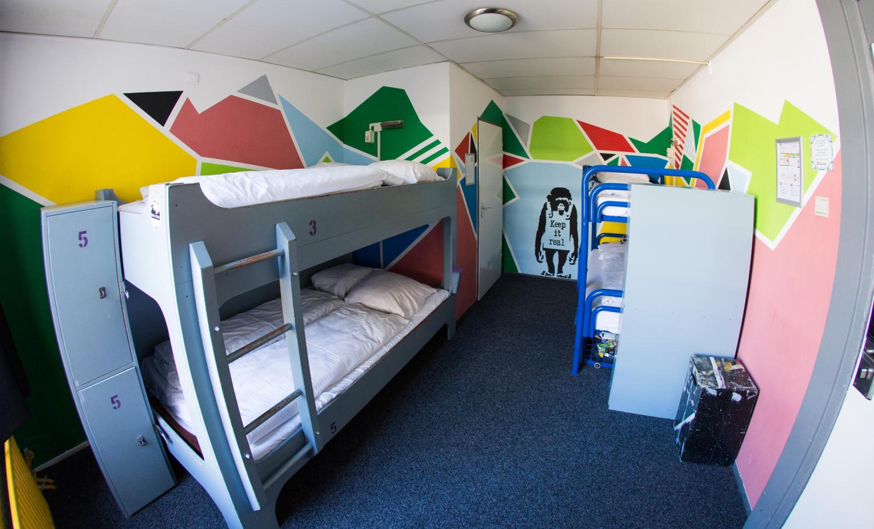 Double Bed in 6-Person Mixed Dormitory Room