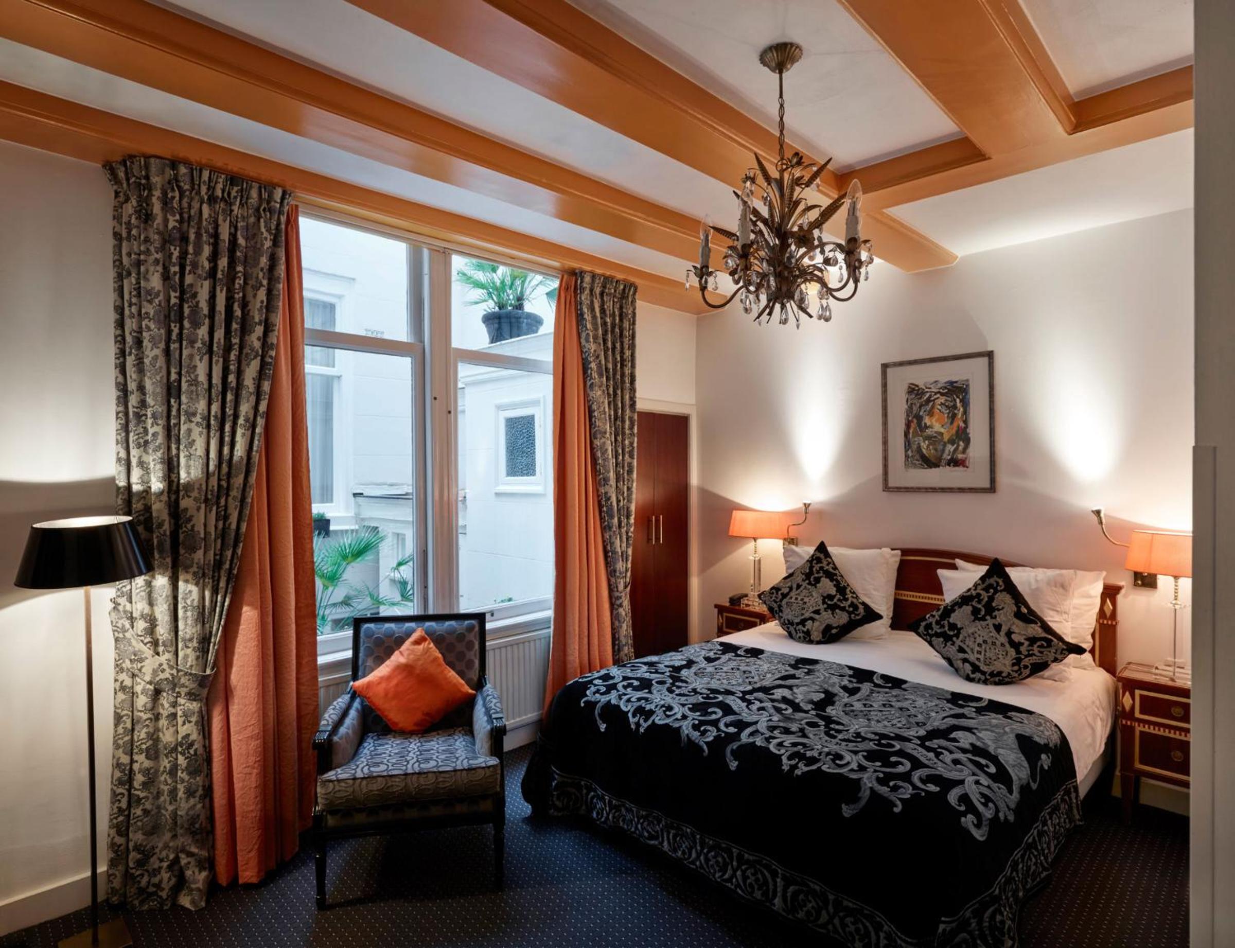 Classic Double or Twin Room with Canal View photo 3