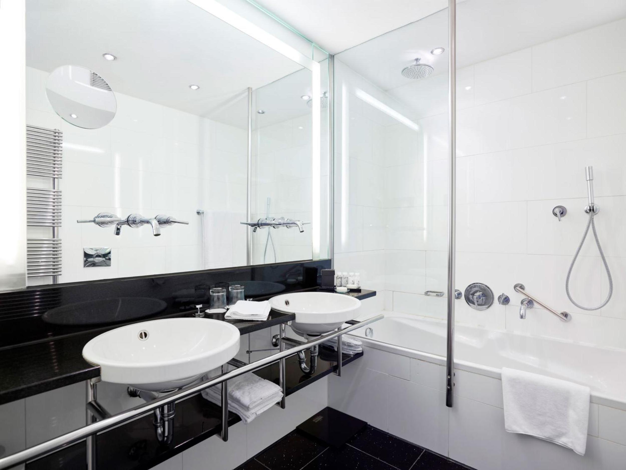 Superior Split-level Room with Canal View photo 3