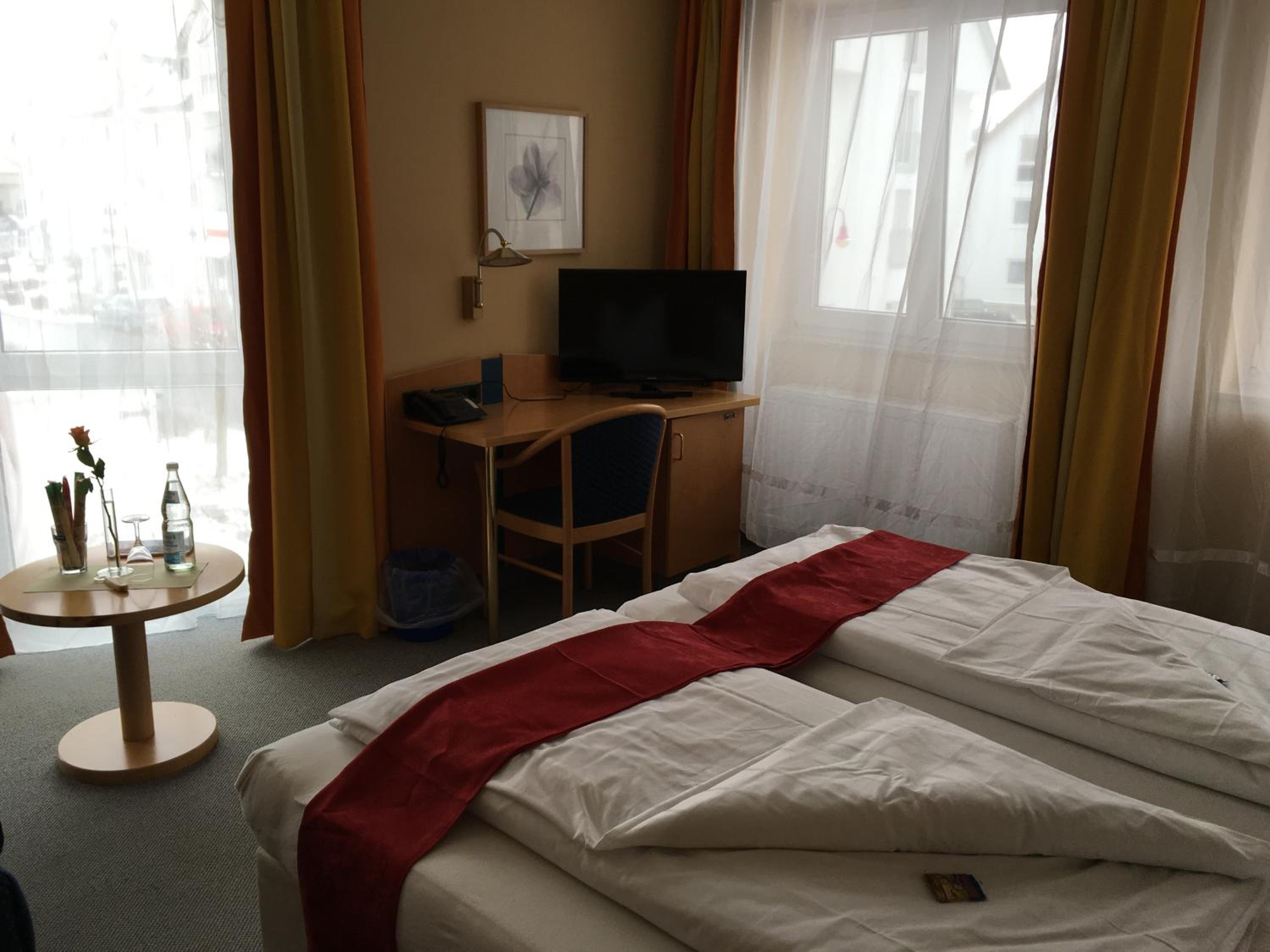 Large Double Room - Photo 2