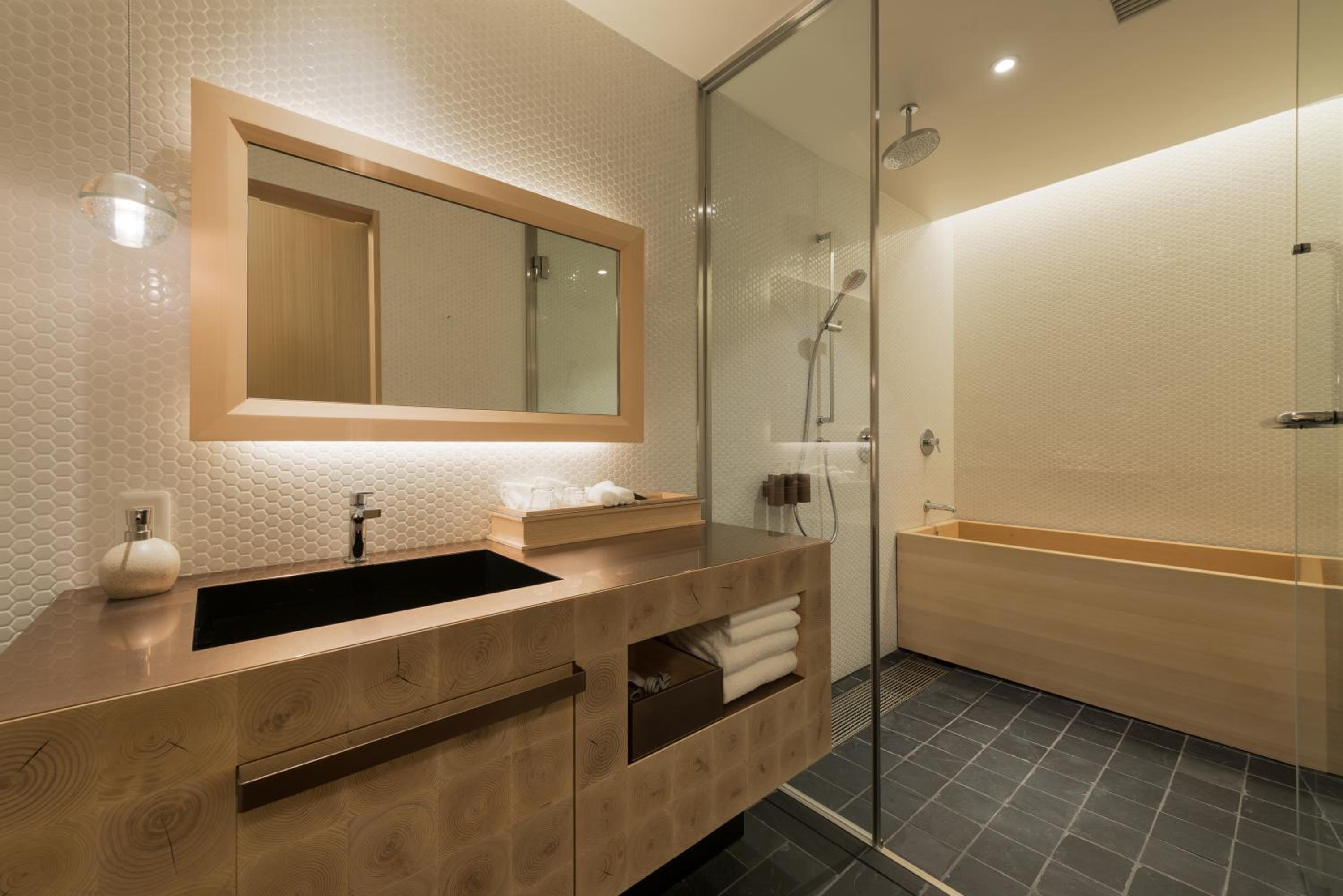 Double Room - Main Building thumbnail 5